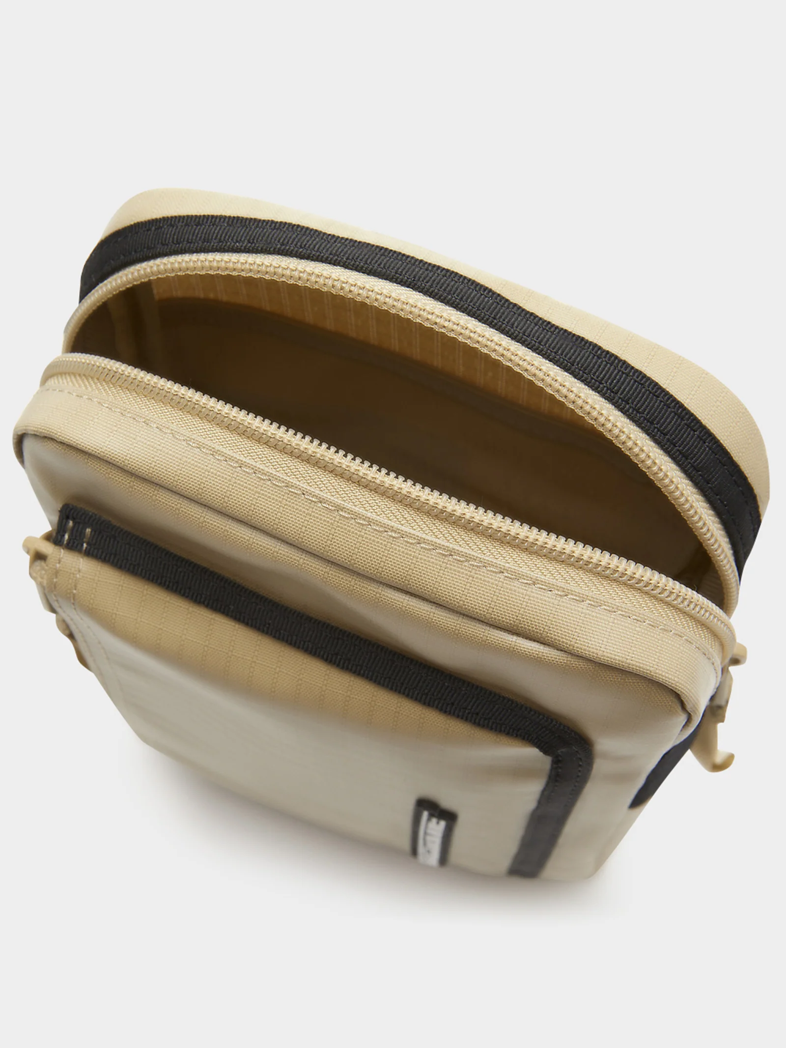 Street Balance Vertical Camera Bag - Image 2