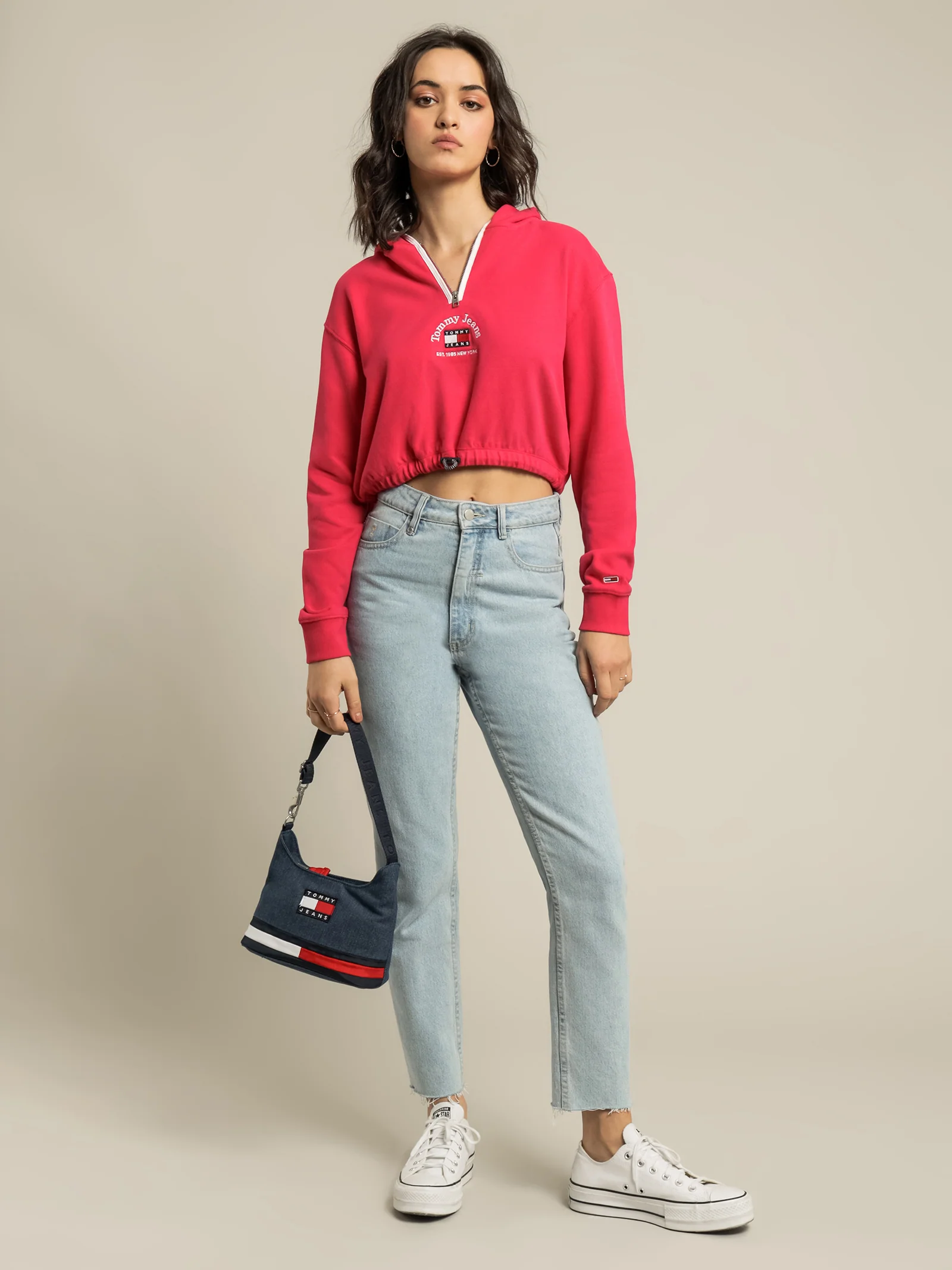 Tommy Badge Timeless Cropped Hoodie - Image 5