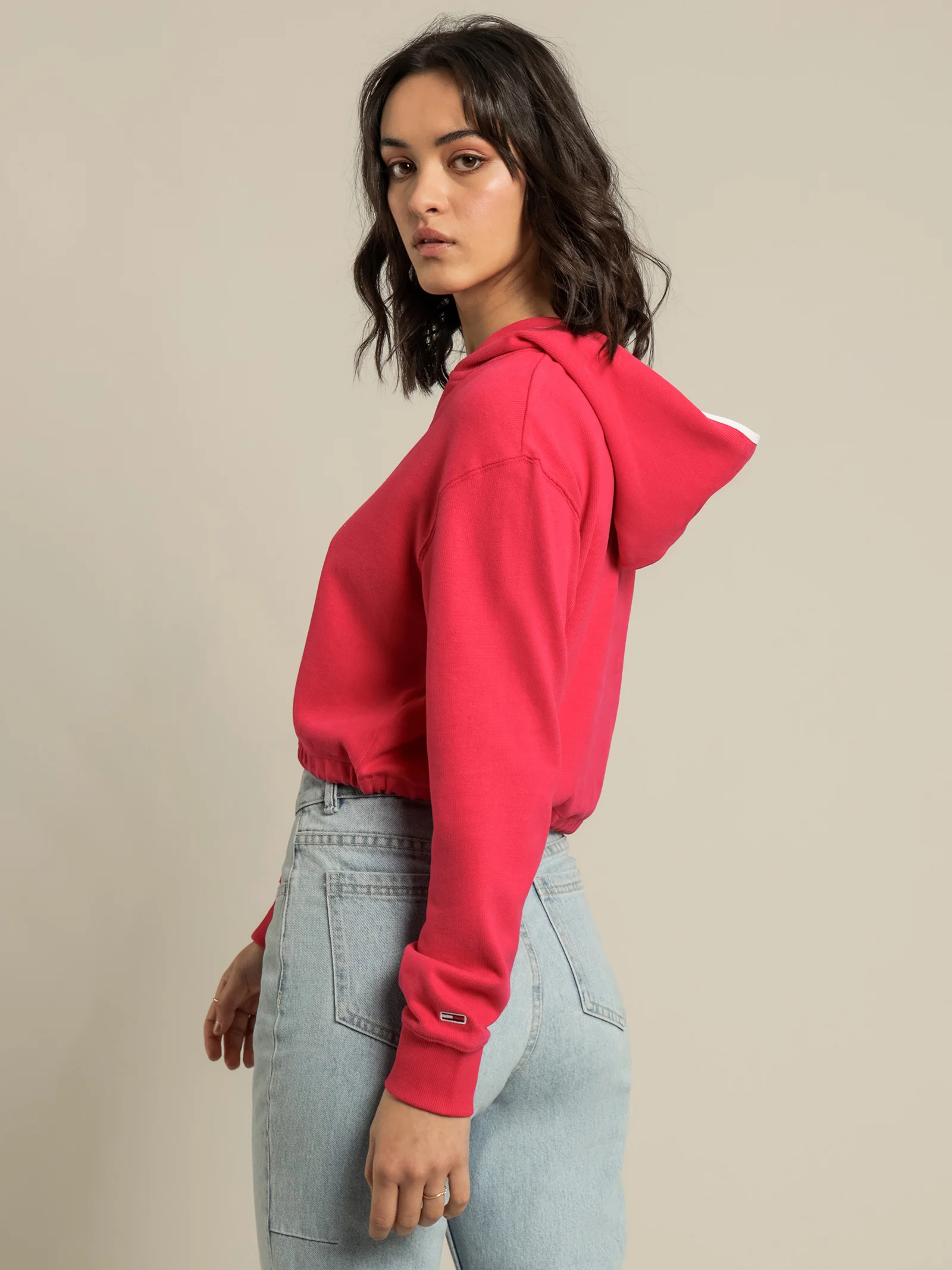 Tommy Badge Timeless Cropped Hoodie - Image 6