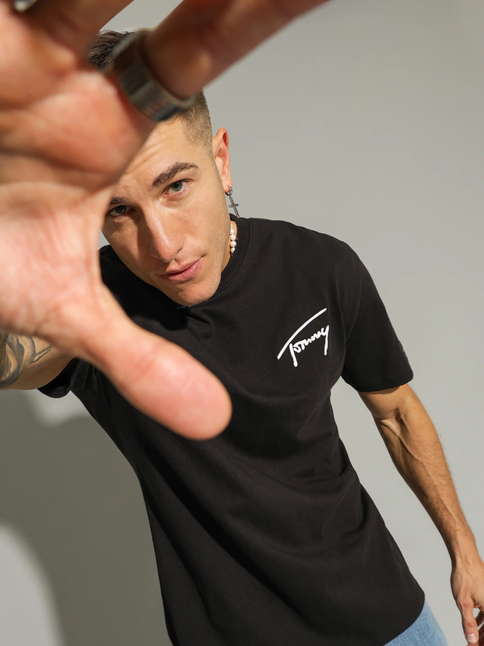 Tommy Signature T-Shirt - Image 2