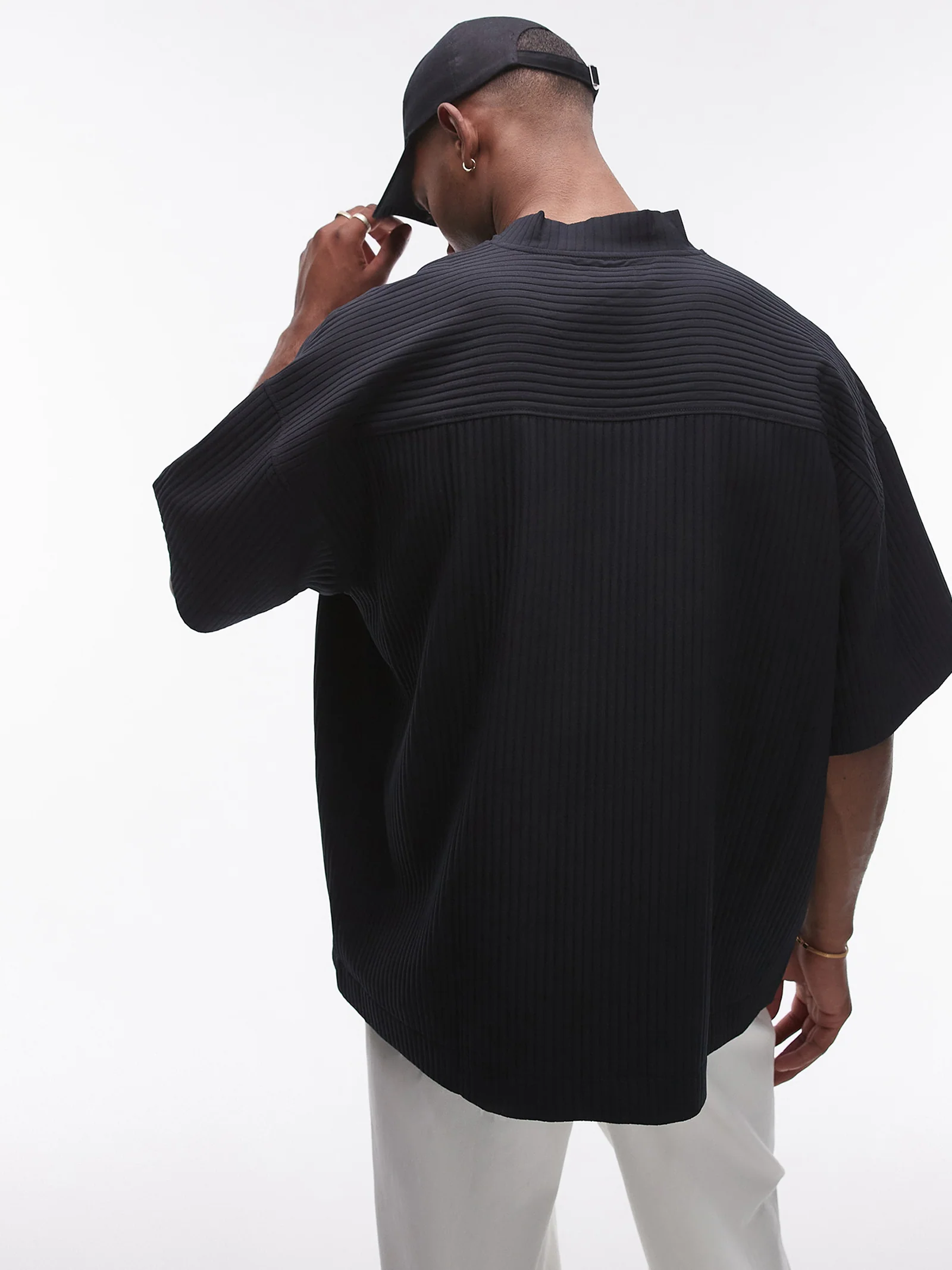 Oversized V-Neck Plisse T-Shirt - Image 3