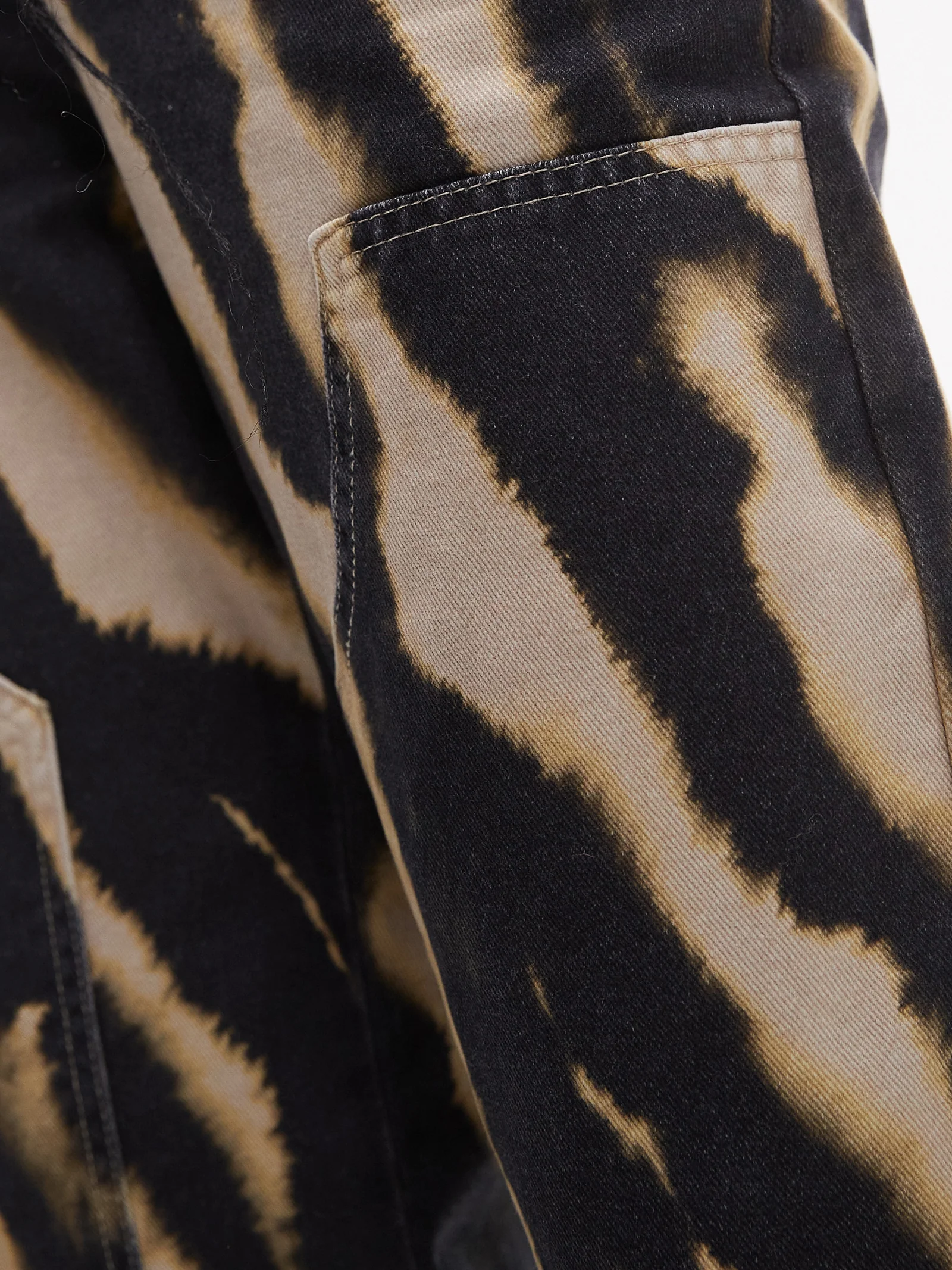 Blurred Zebra Patch Detail Pant - Image 4