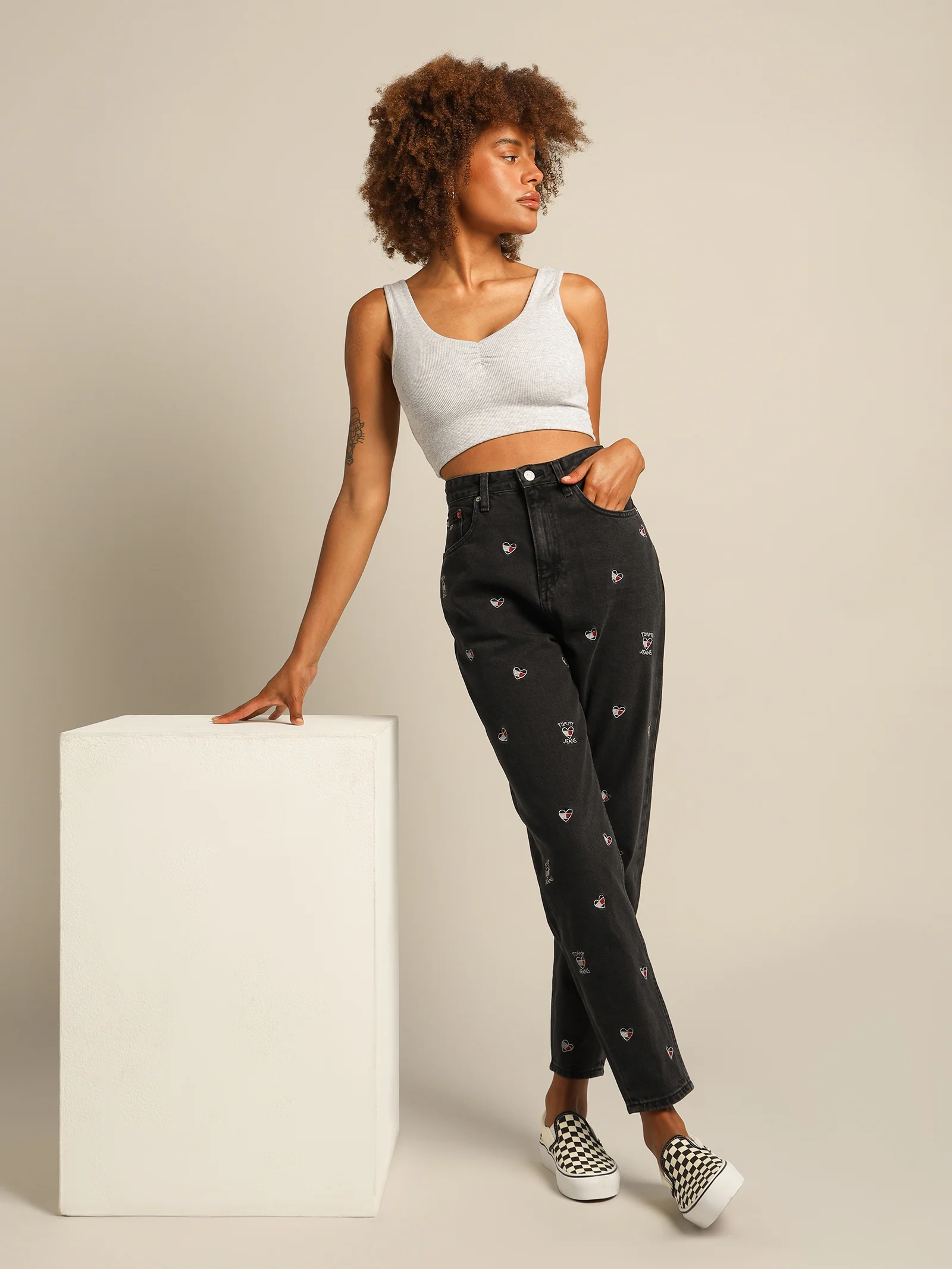 Ultra High-Rise Tapered Embroidered Heart Mom Jeans - Image 2