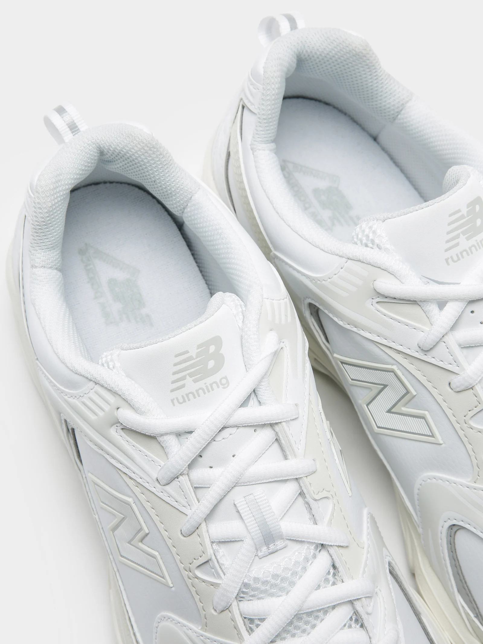 Unisex 530 Sneakers - Image 3