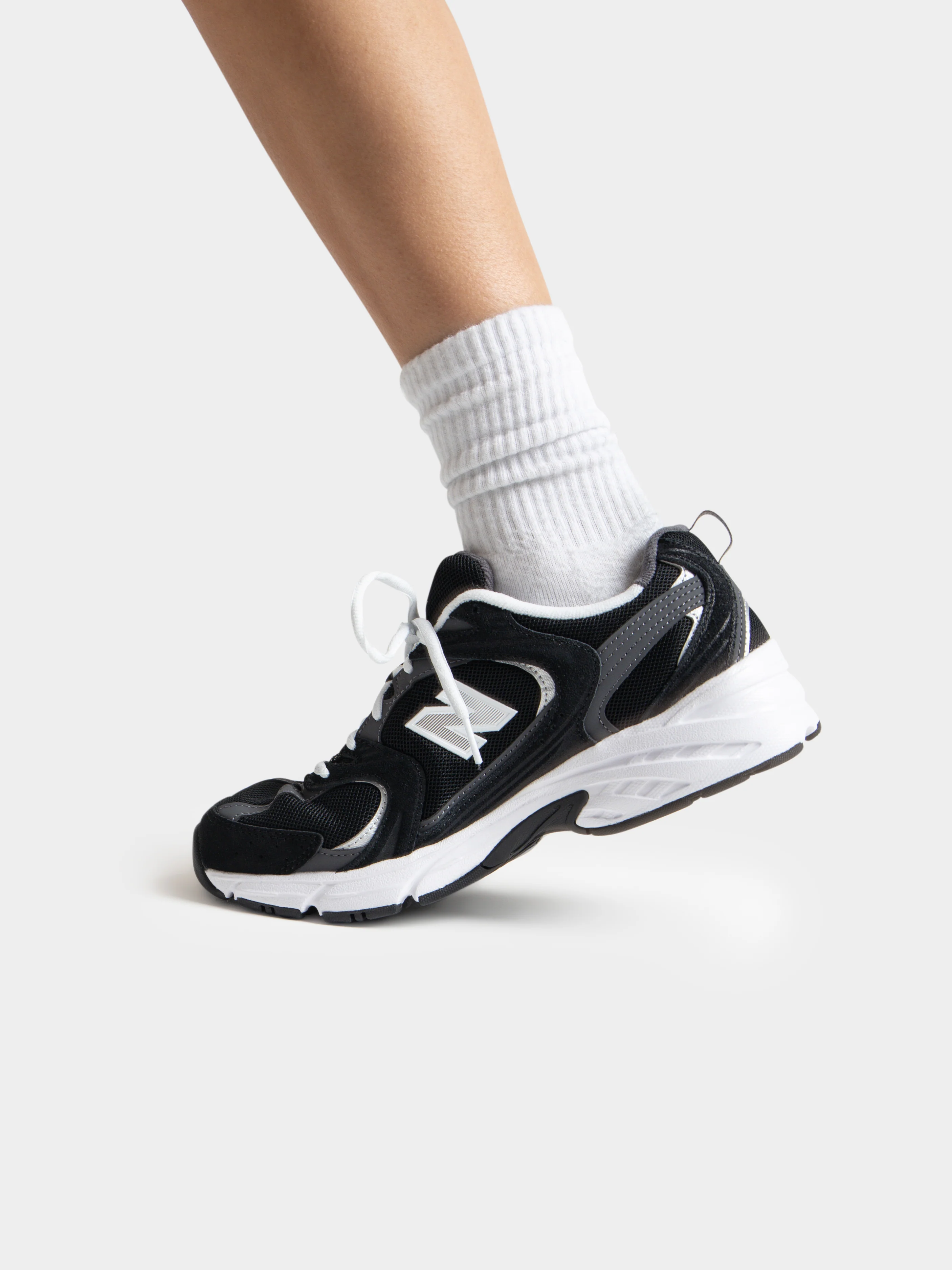 Unisex 530 Sneakers - Image 2