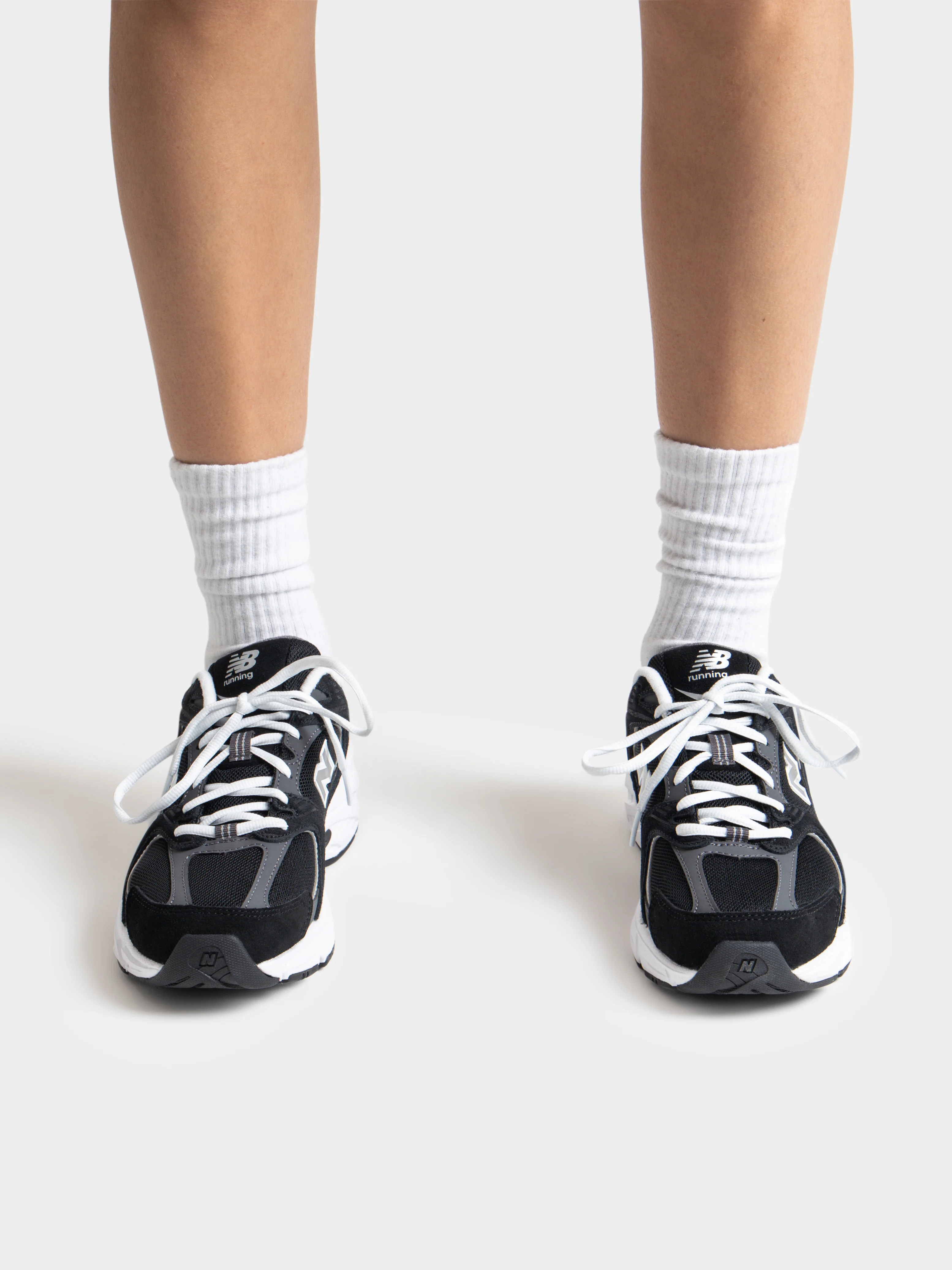 Unisex 530 Sneakers - Image 3