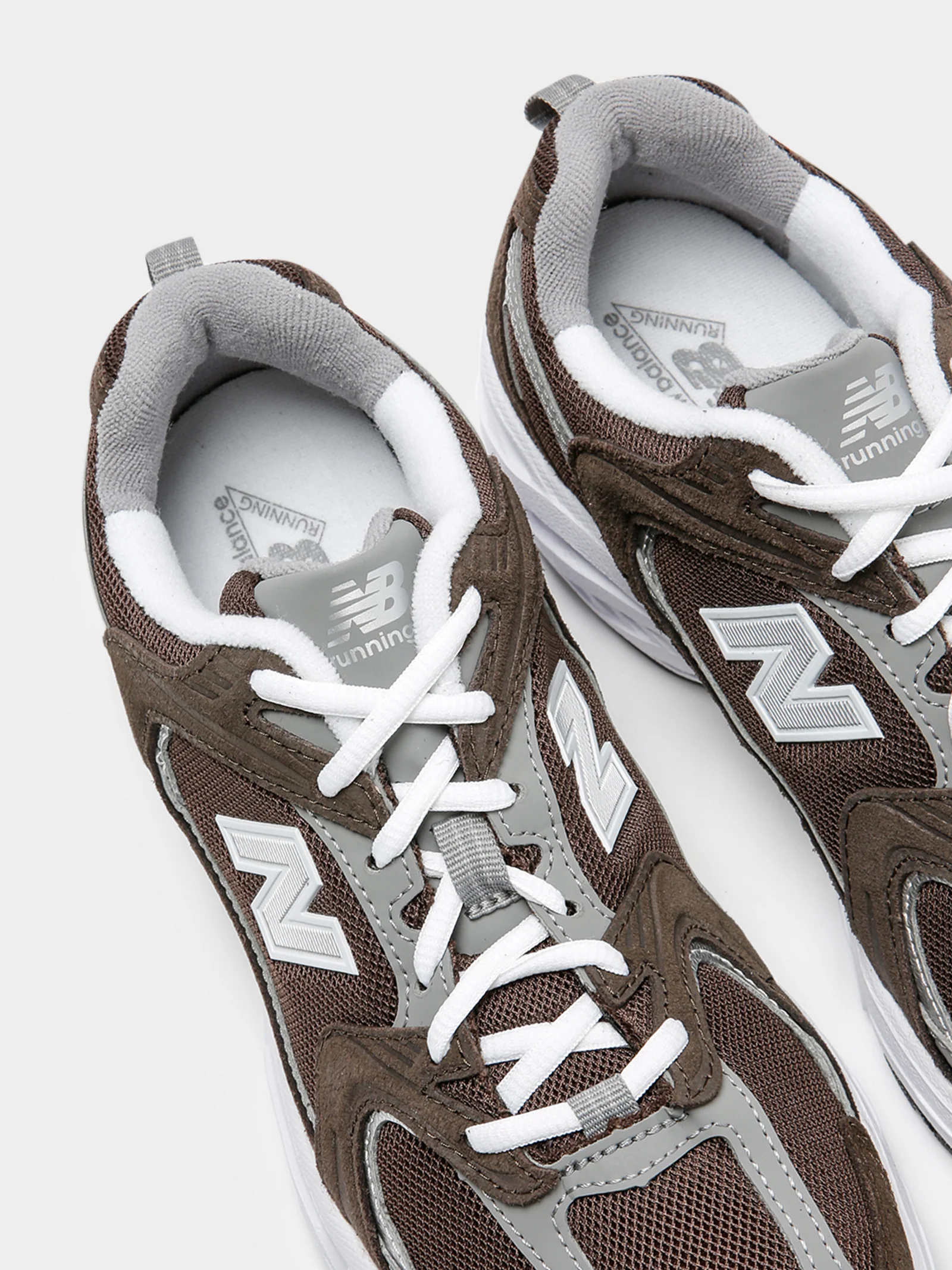 Unisex 530 Sneakers - Image 3