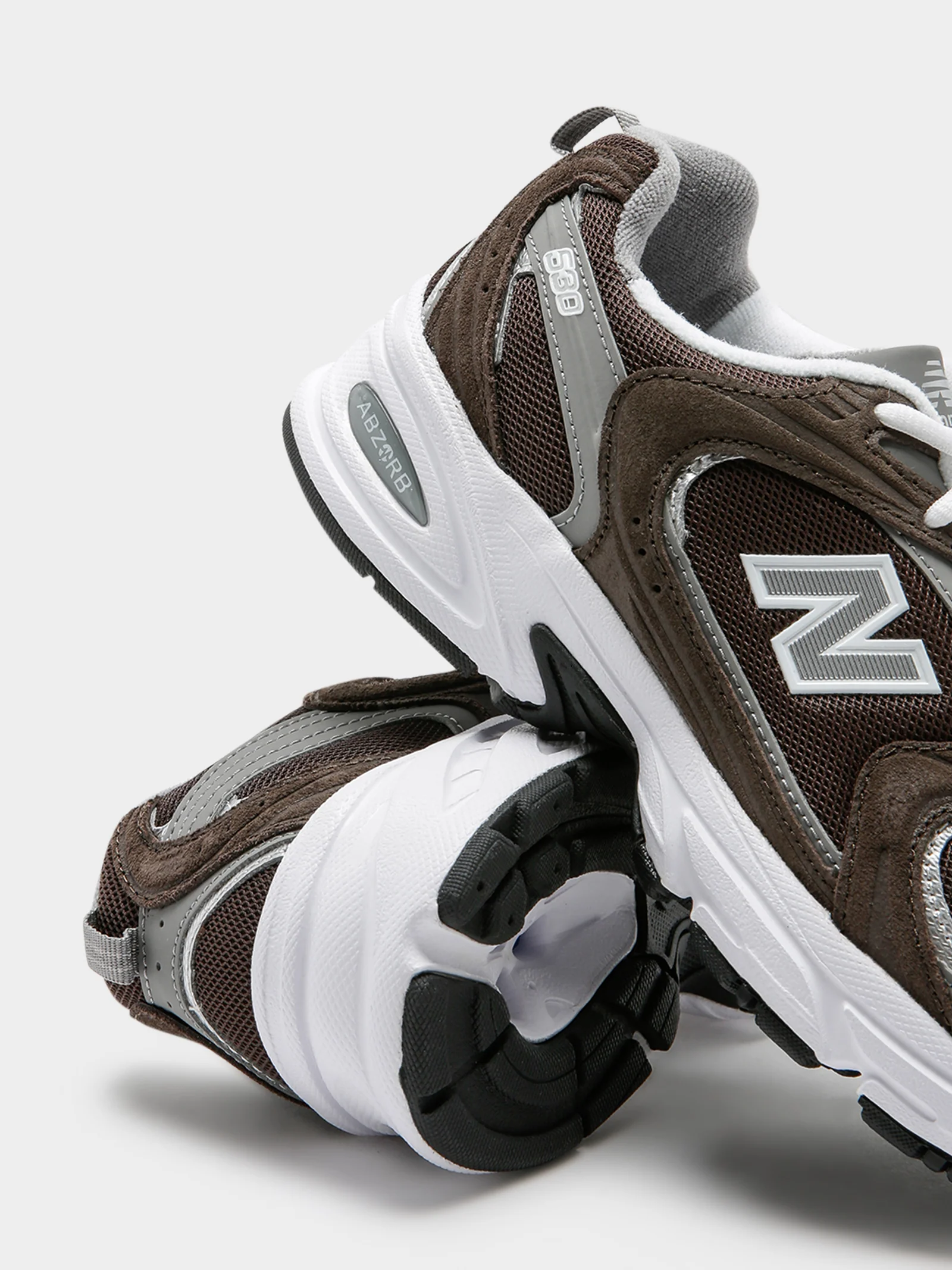 Unisex 530 Sneakers - Image 5