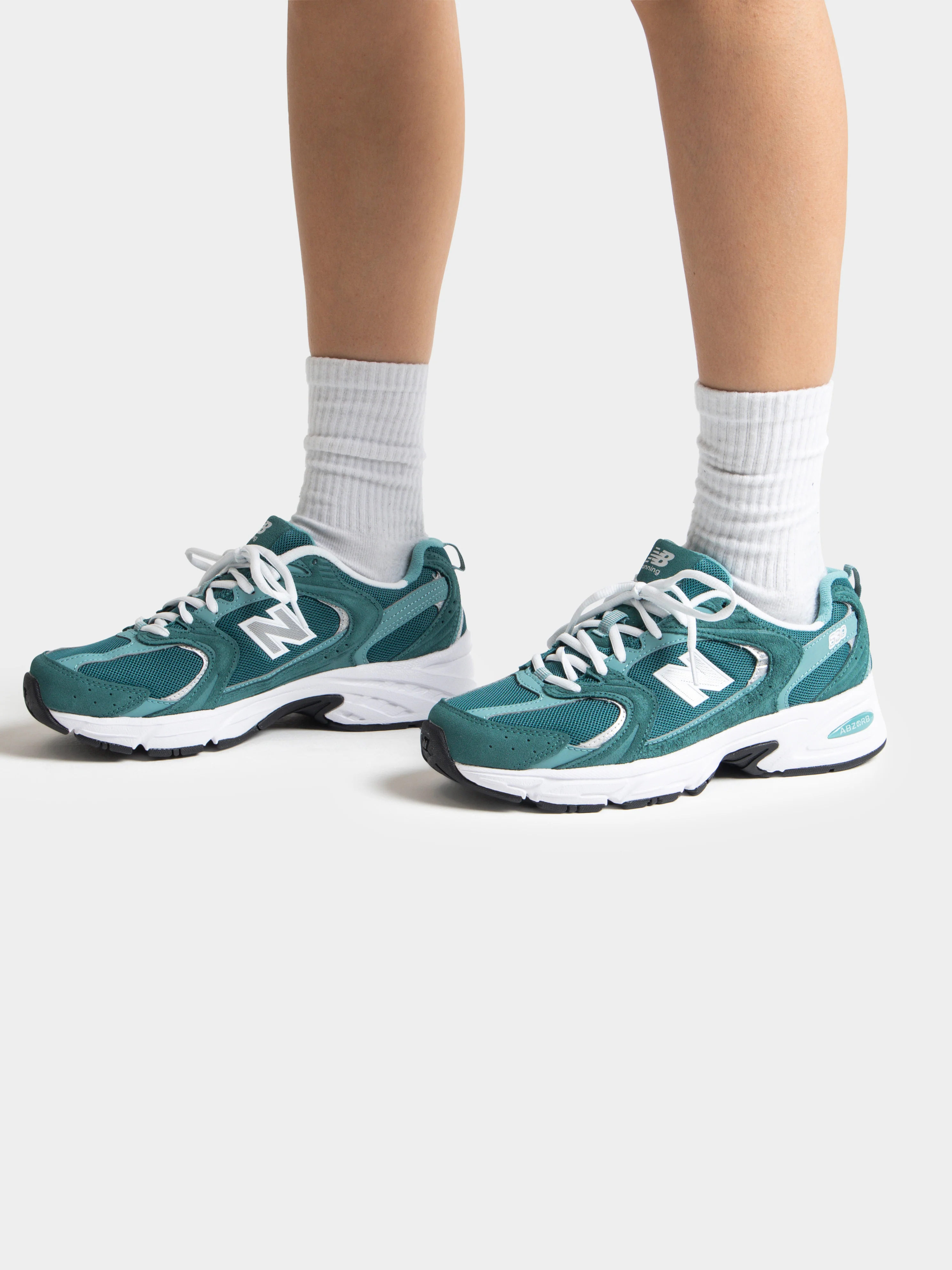 Unisex 530 Sneakers - Image 6