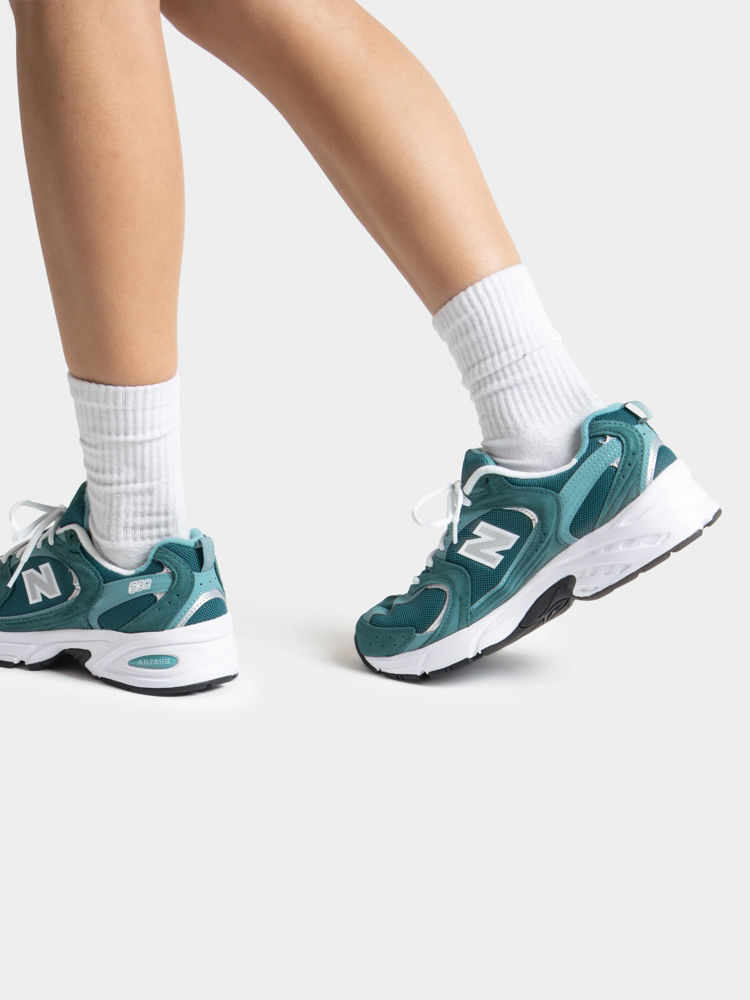Unisex 530 Sneakers - Image 7