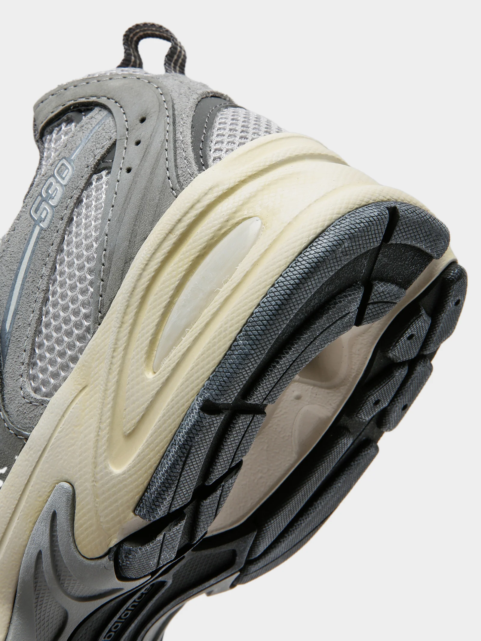 Unisex 530 Sneakers - Image 4