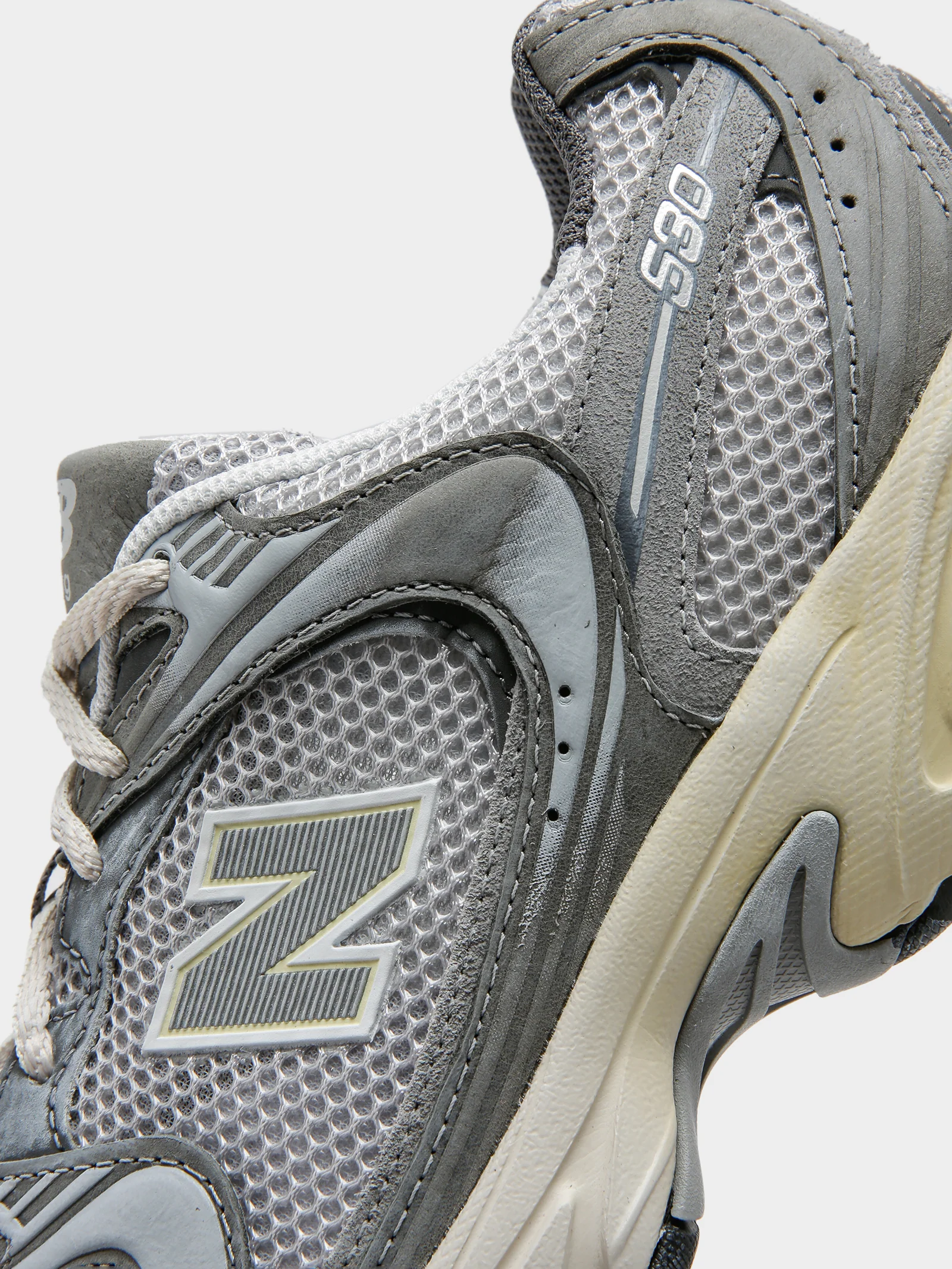 Unisex 530 Sneakers - Image 5
