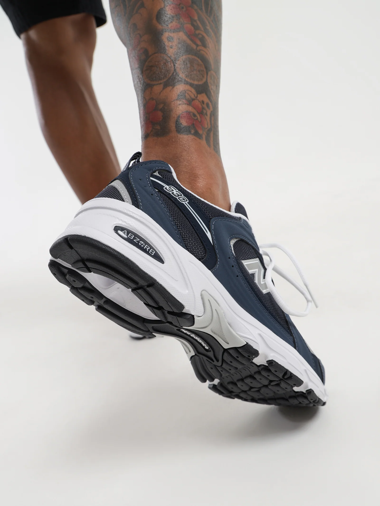 Unisex 530 Sneakers - Image 7