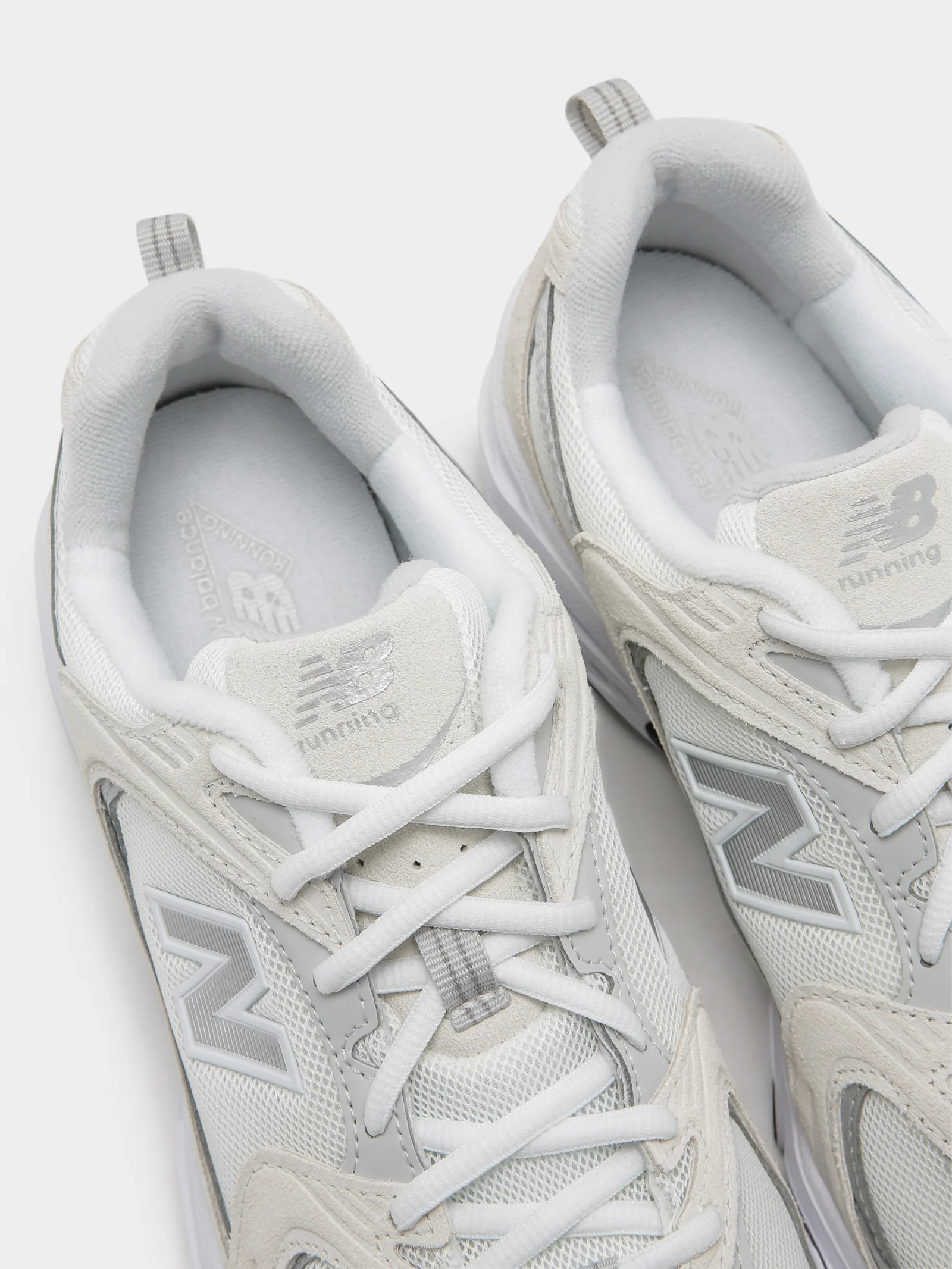 Unisex 530 Sneakers - Image 3