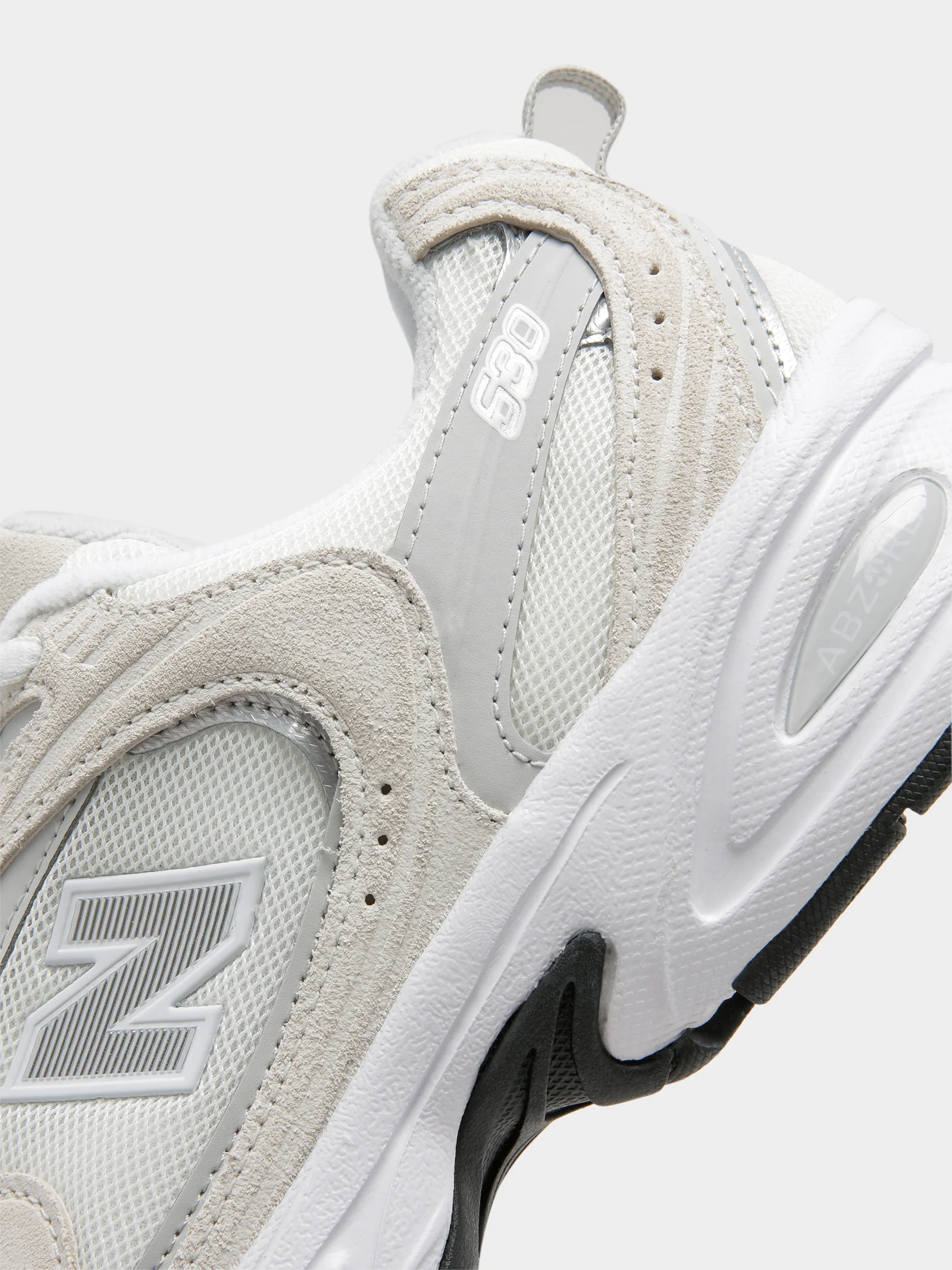 Unisex 530 Sneakers - Image 4