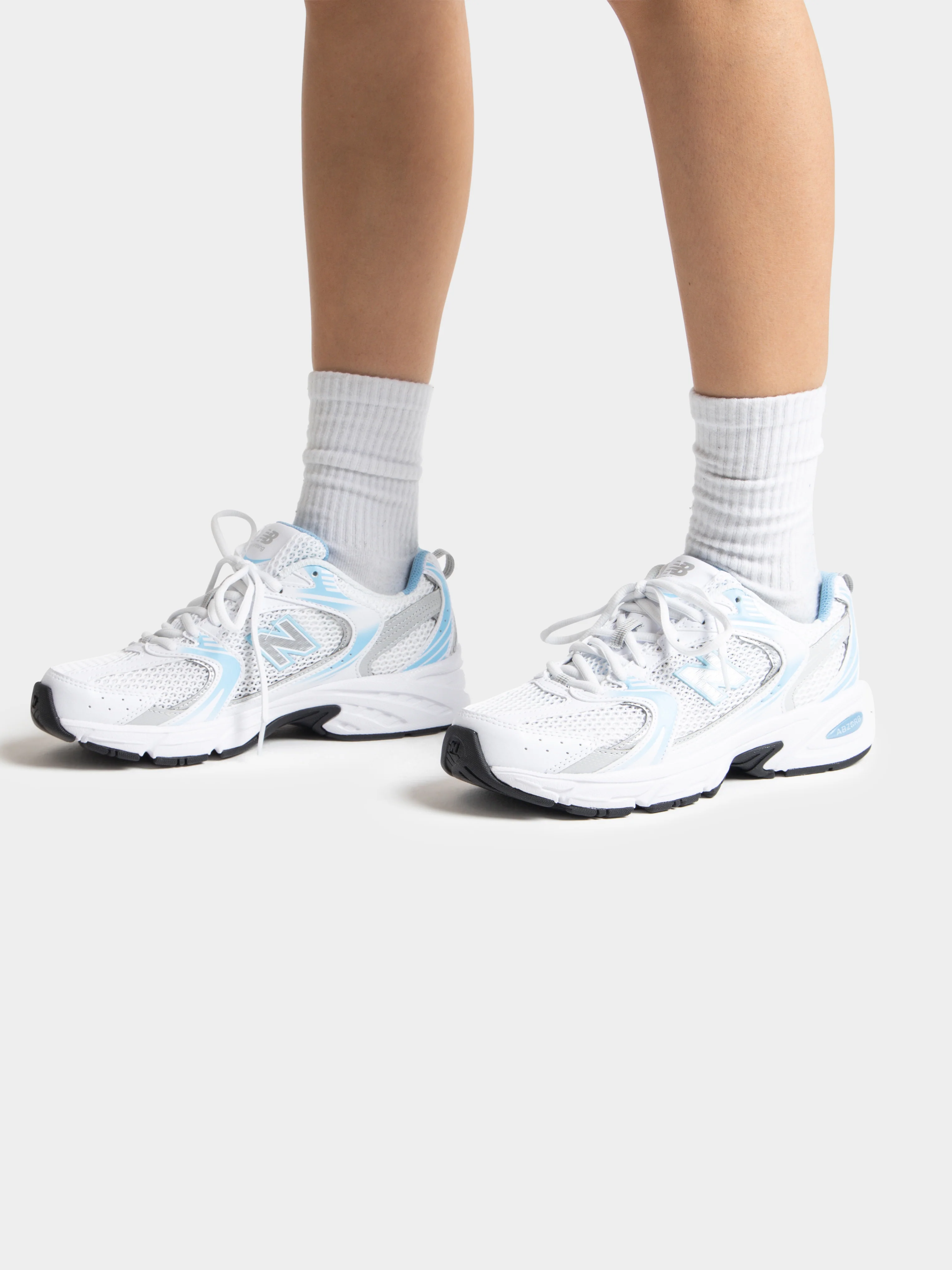 Unisex 530 Sneakers - Image 7