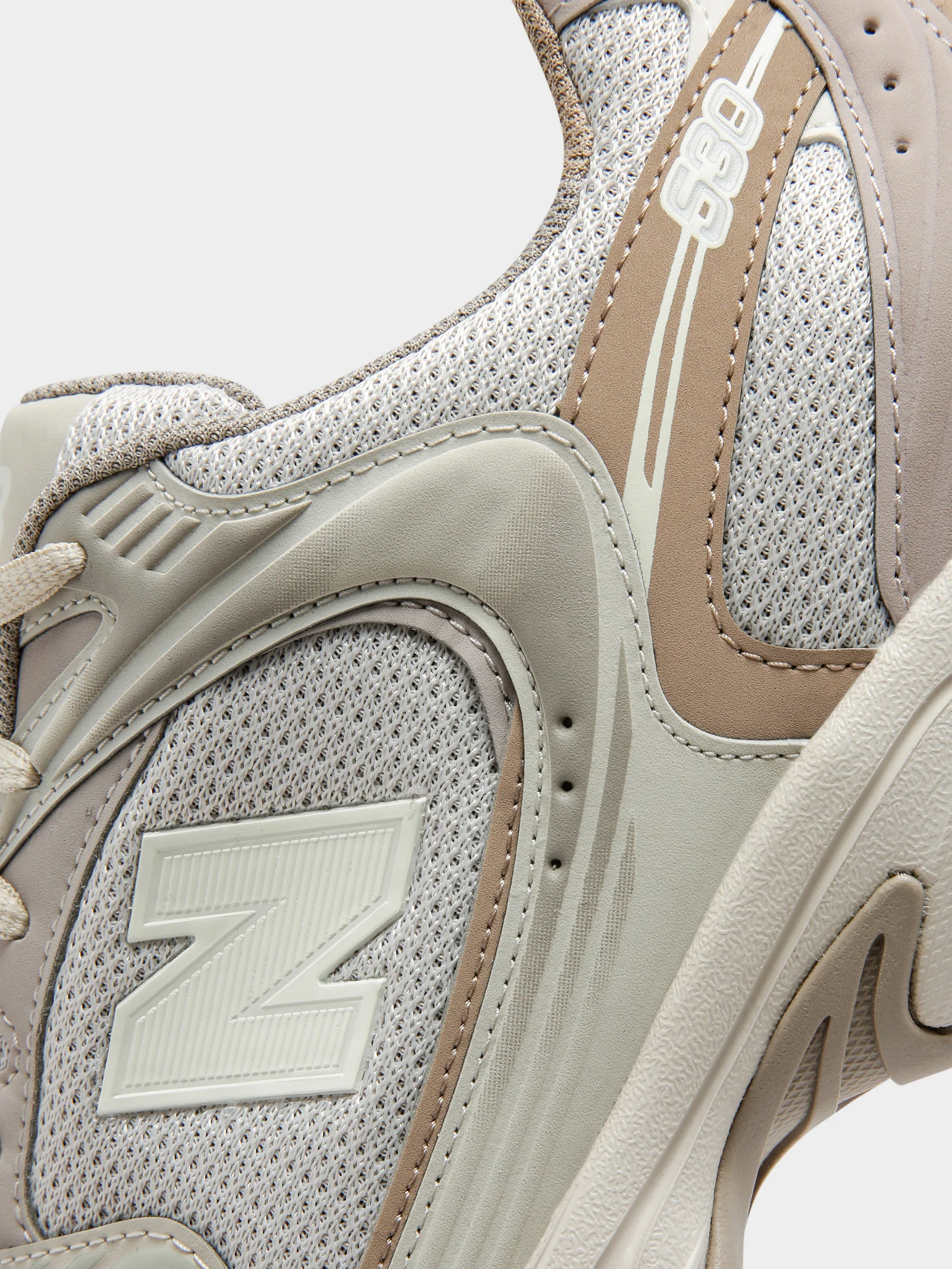 Unisex 530 Sneakers - Image 4