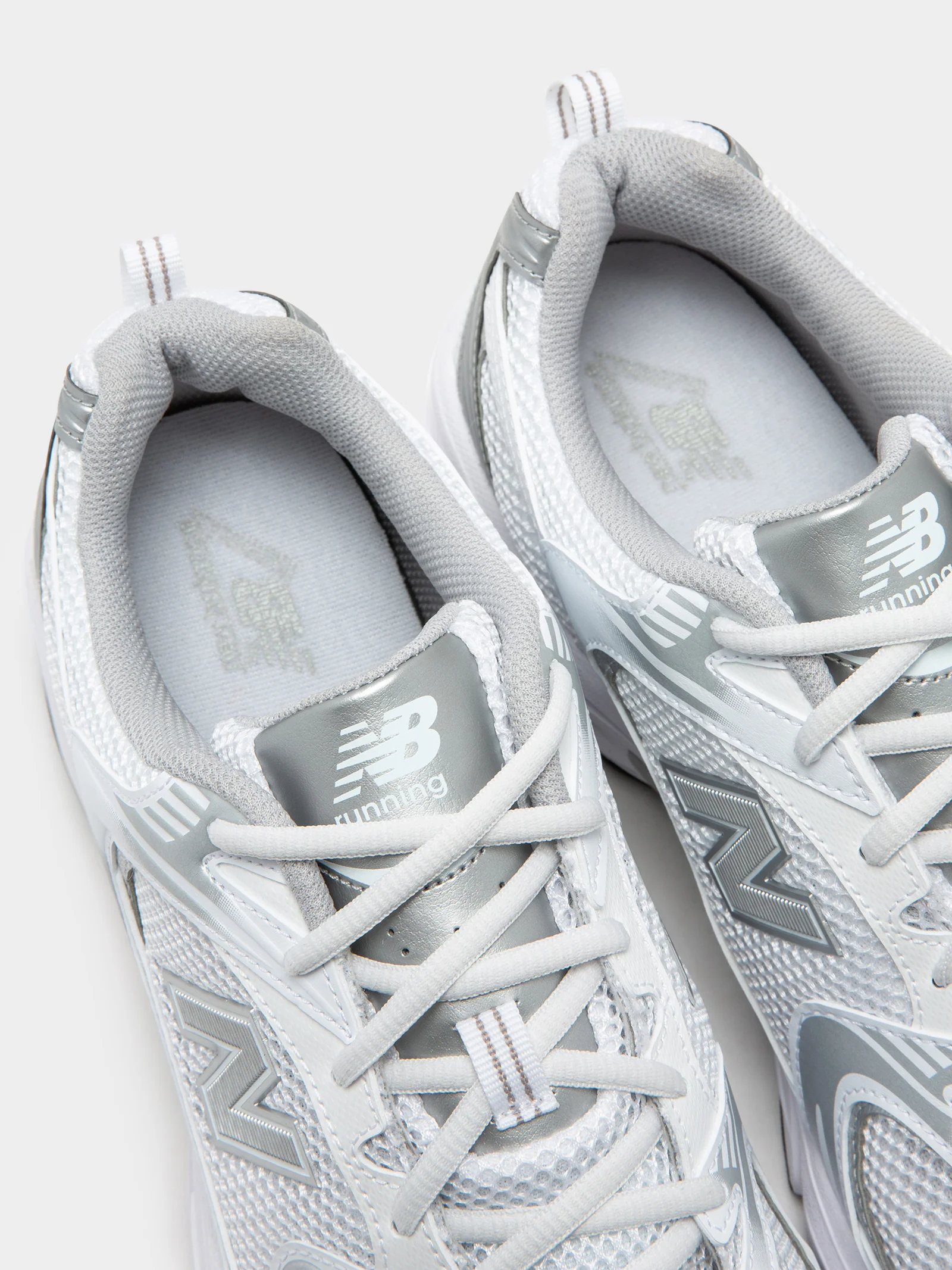 Unisex 530 Sneakers - Image 4