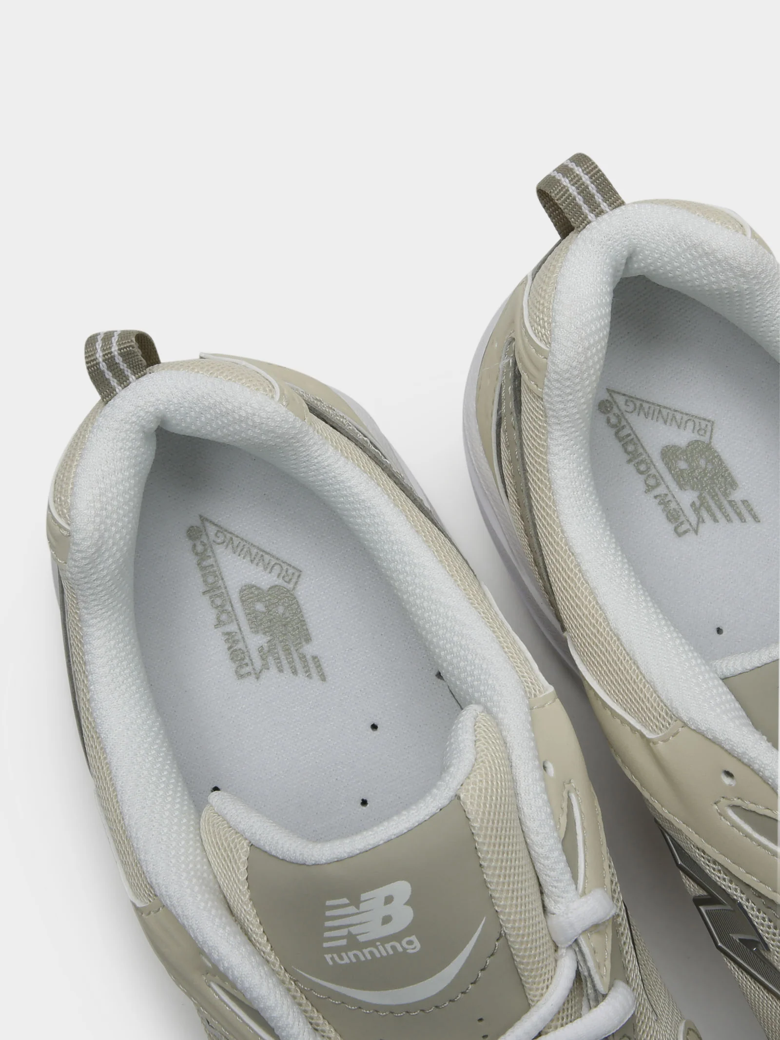 Unisex 530 Sneakers - Image 4