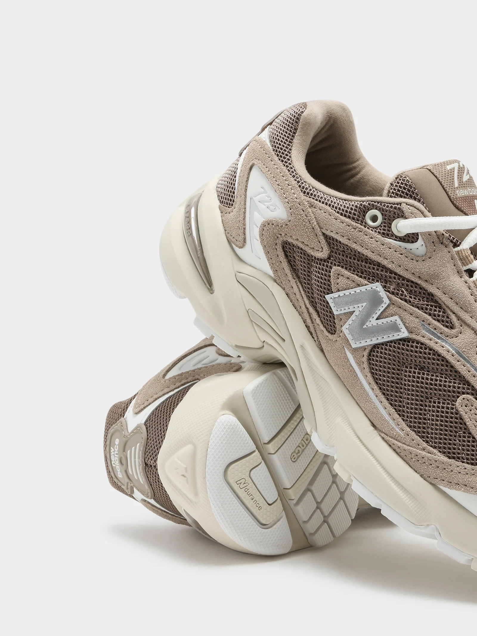 Unisex 725 Sneakers - Image 4