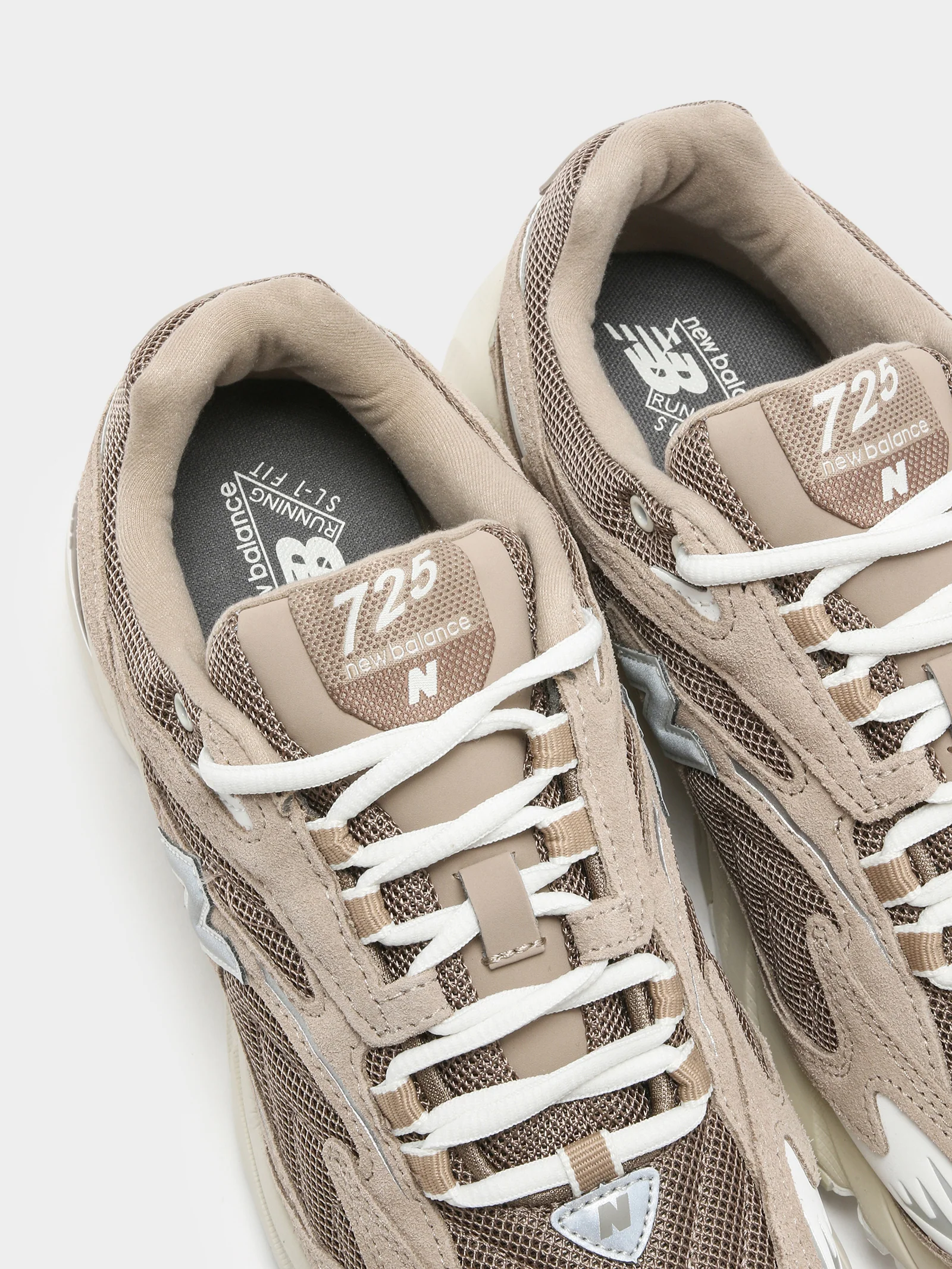 Unisex 725 Sneakers - Image 5