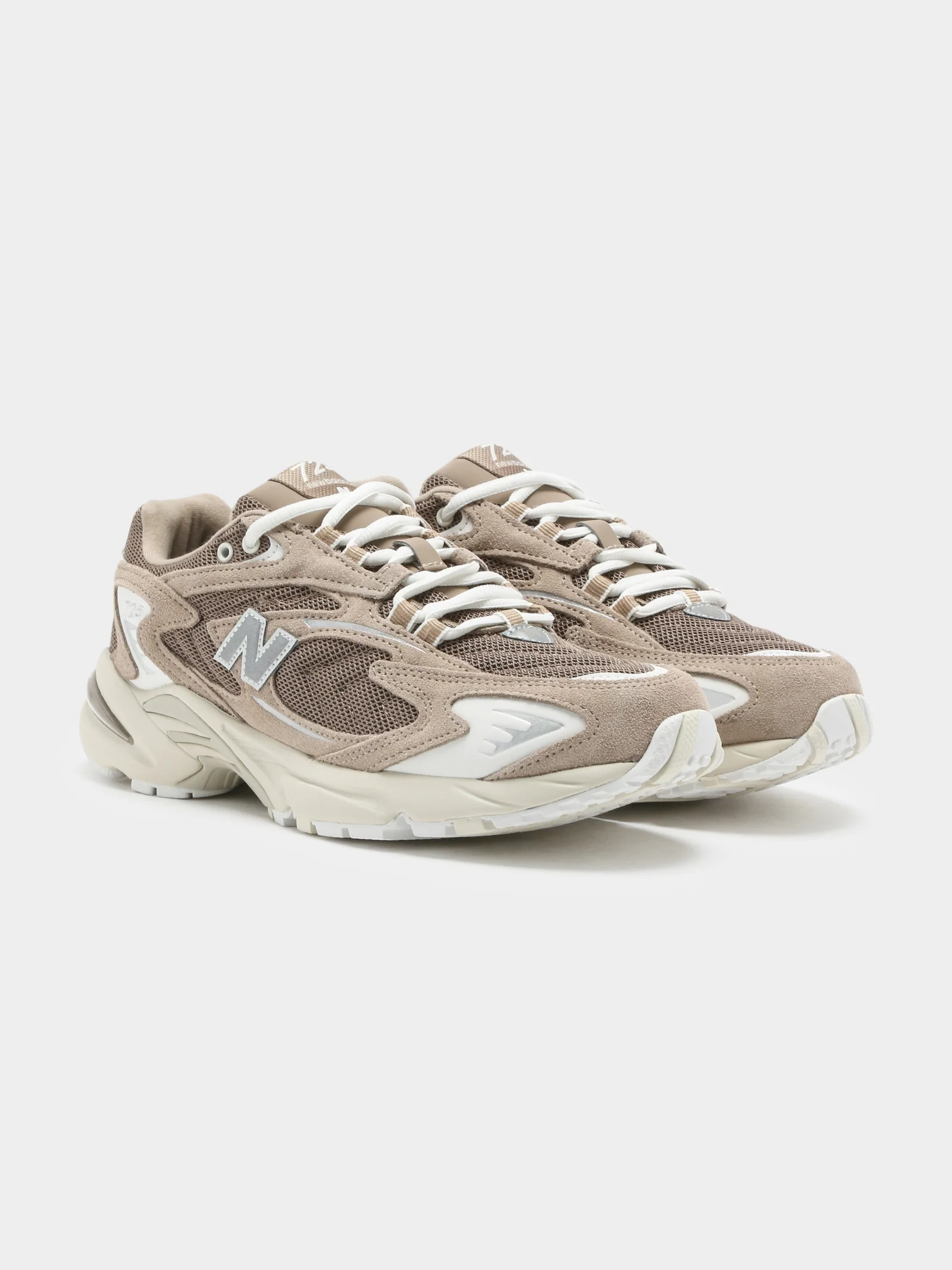 Unisex 725 Sneakers - Image 6