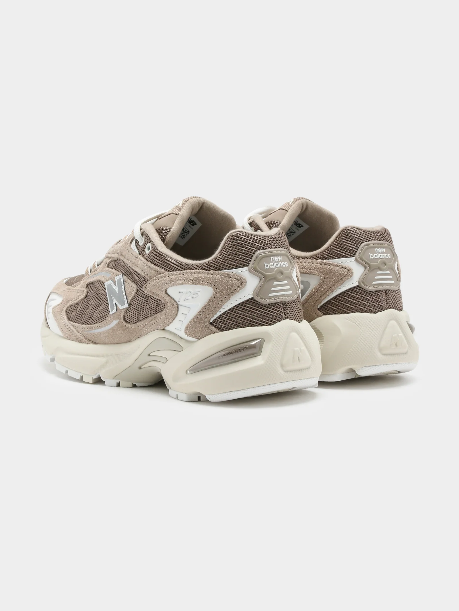 Unisex 725 Sneakers - Image 7