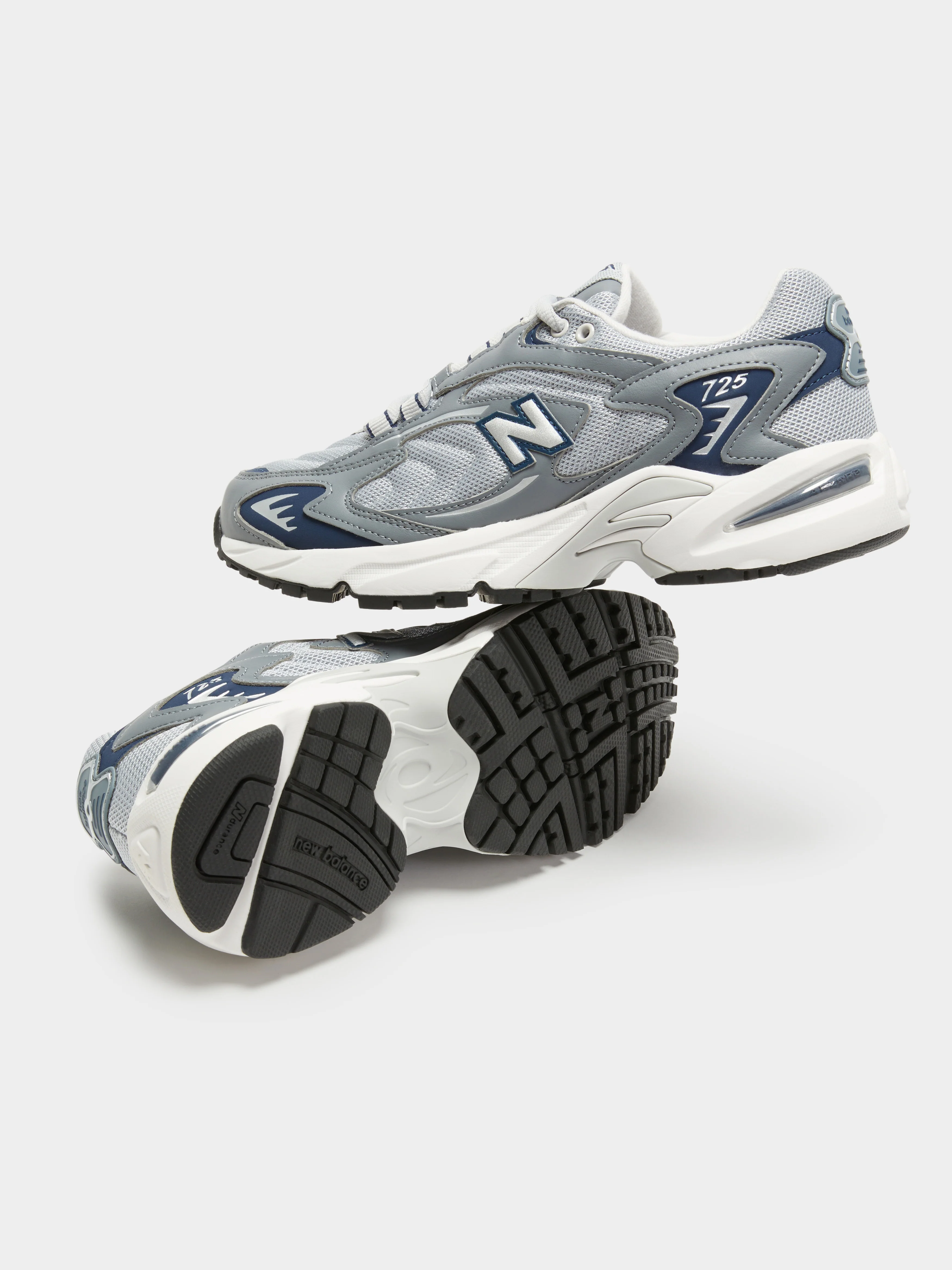 Unisex 725 Sneakers - Image 10