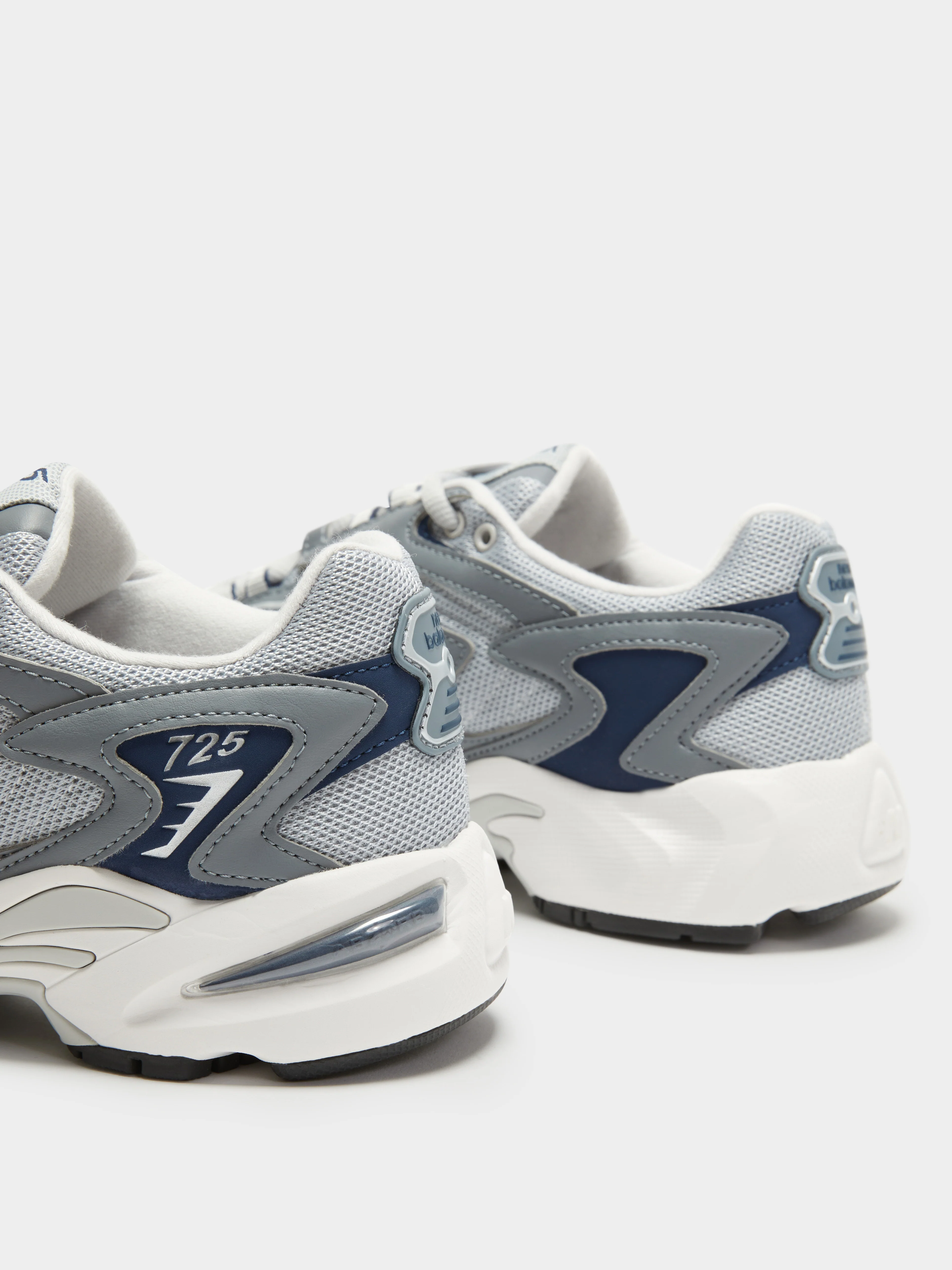 Unisex 725 Sneakers - Image 7