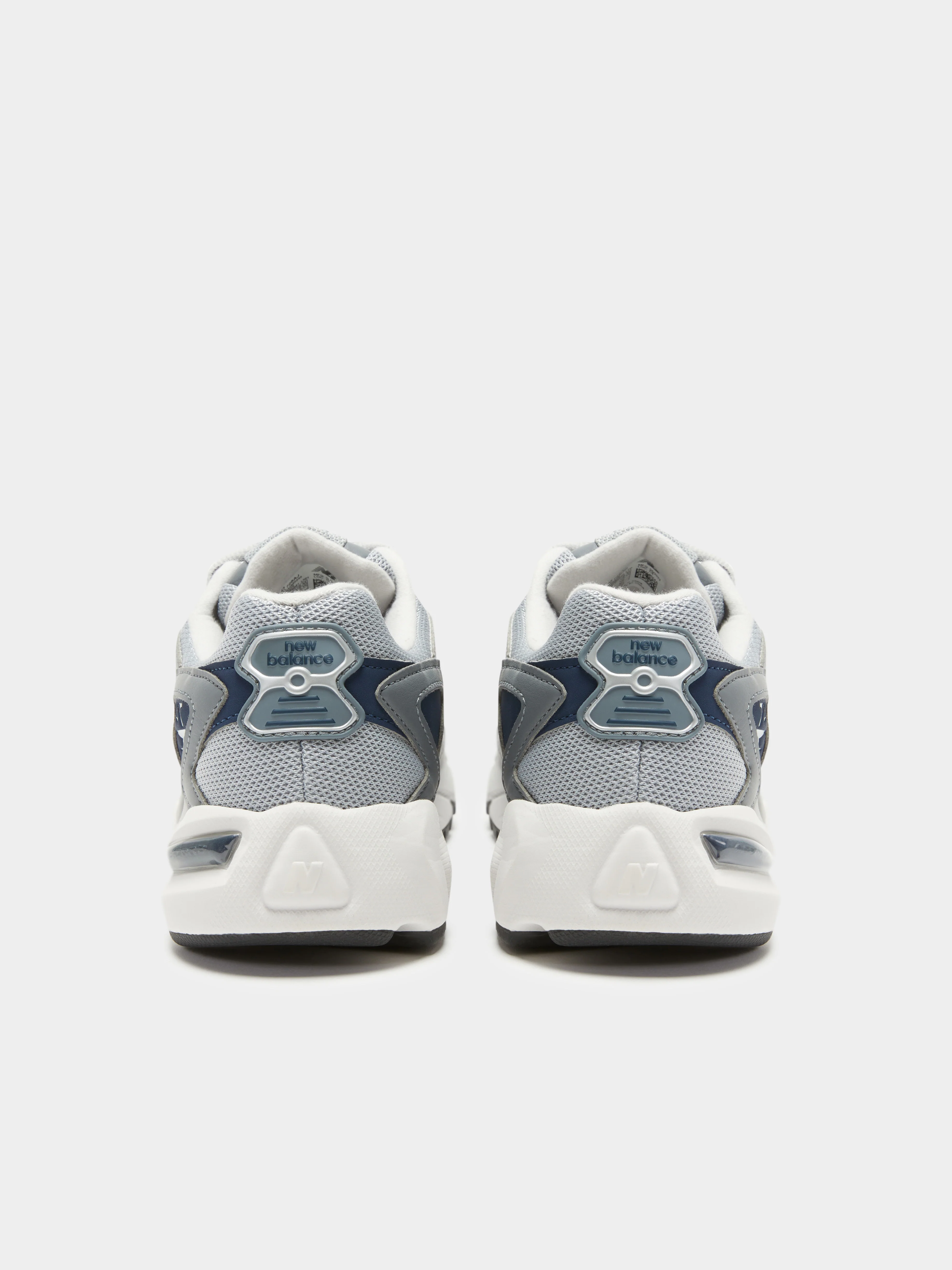 Unisex 725 Sneakers - Image 9