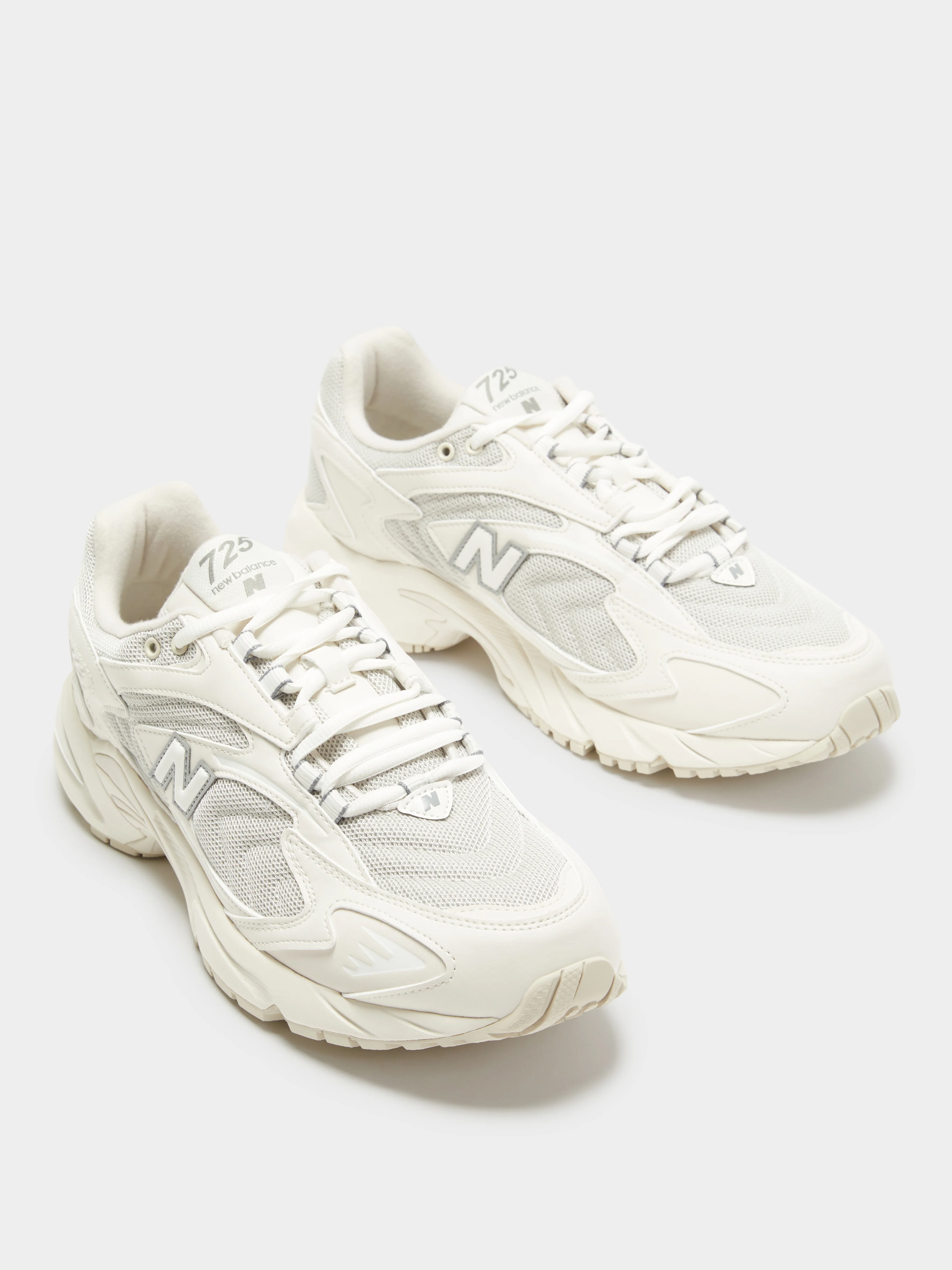 Unisex 725 Sneakers - Image 3
