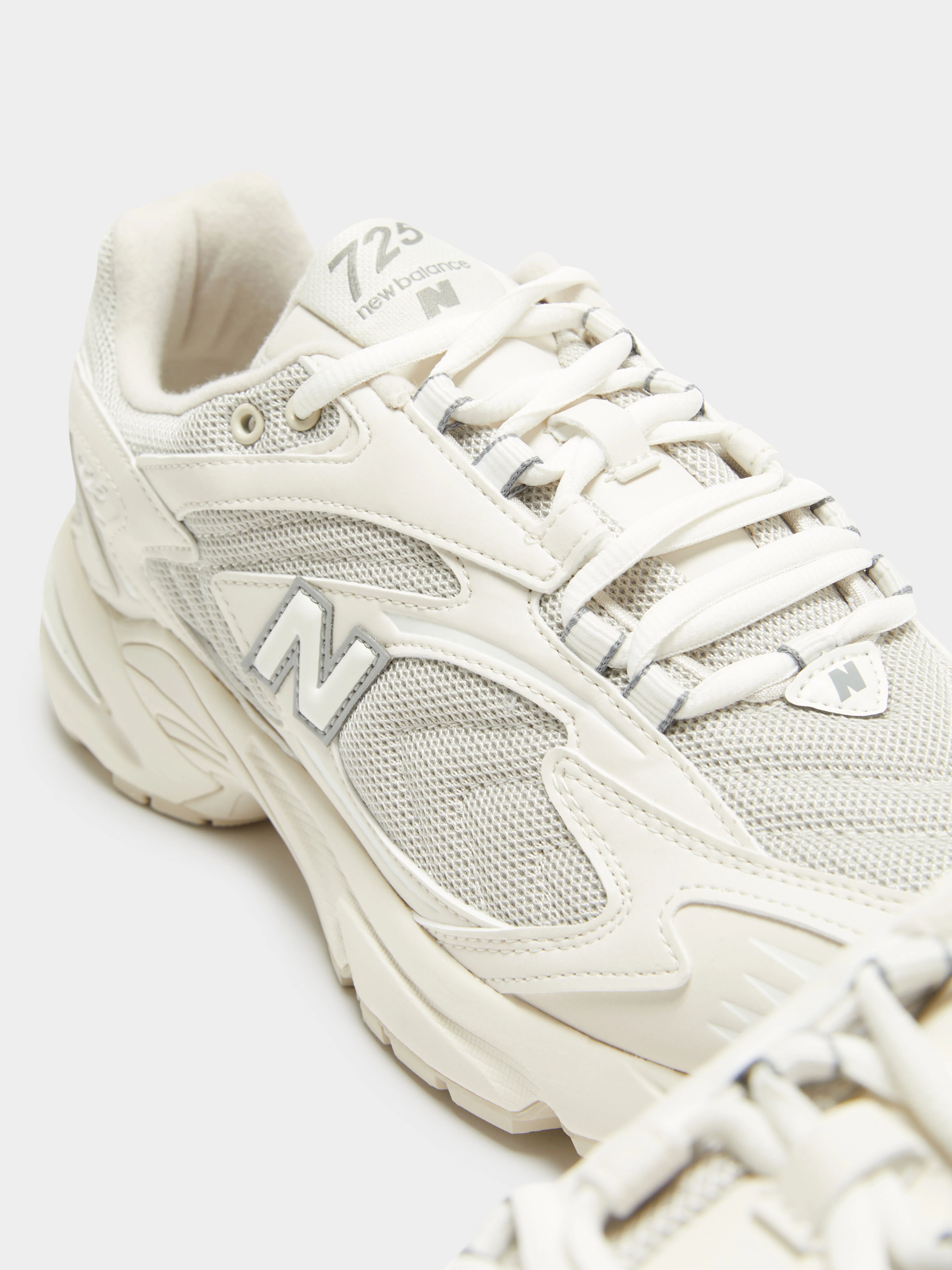 Unisex 725 Sneakers - Image 4