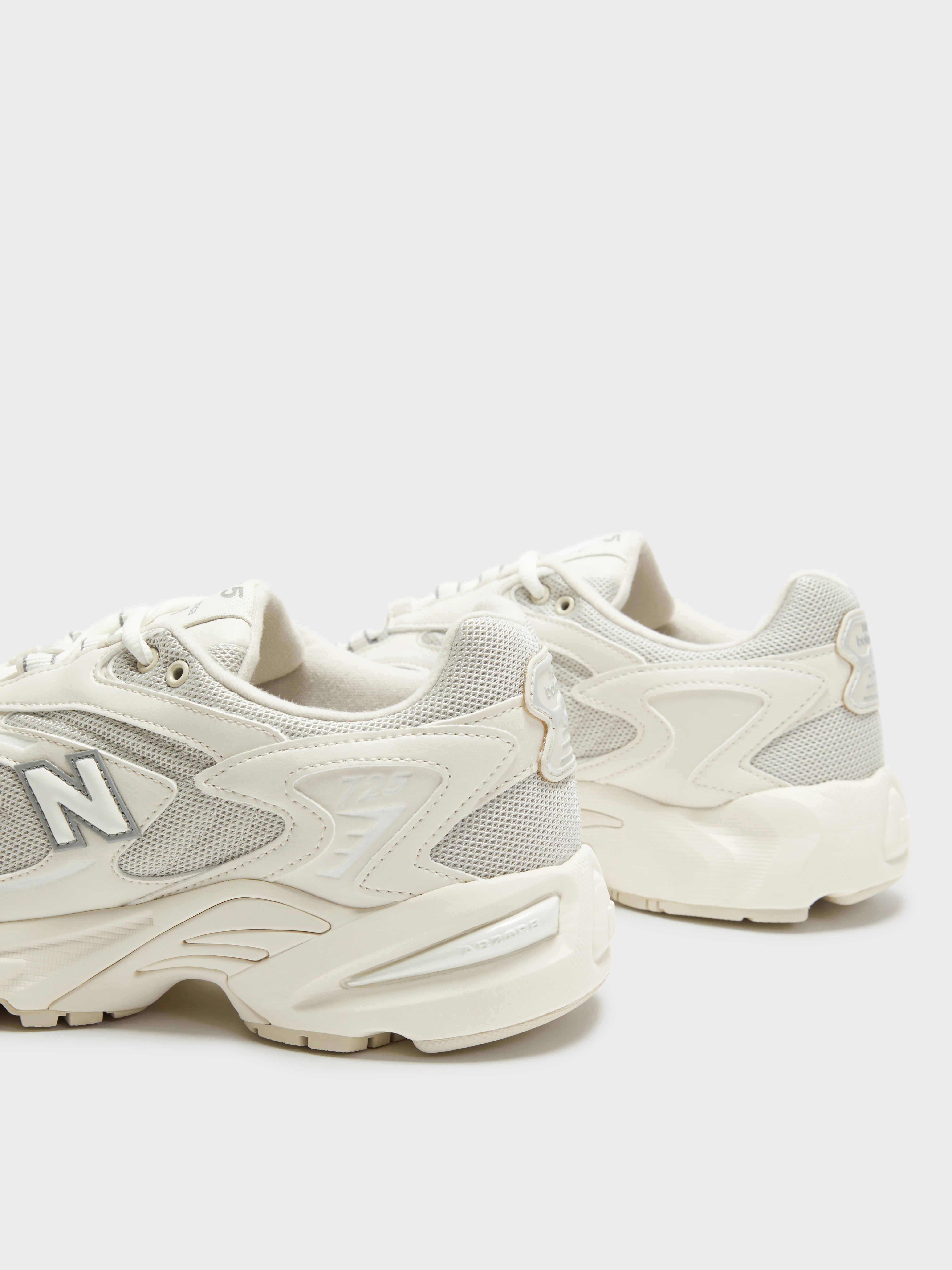 Unisex 725 Sneakers - Image 7