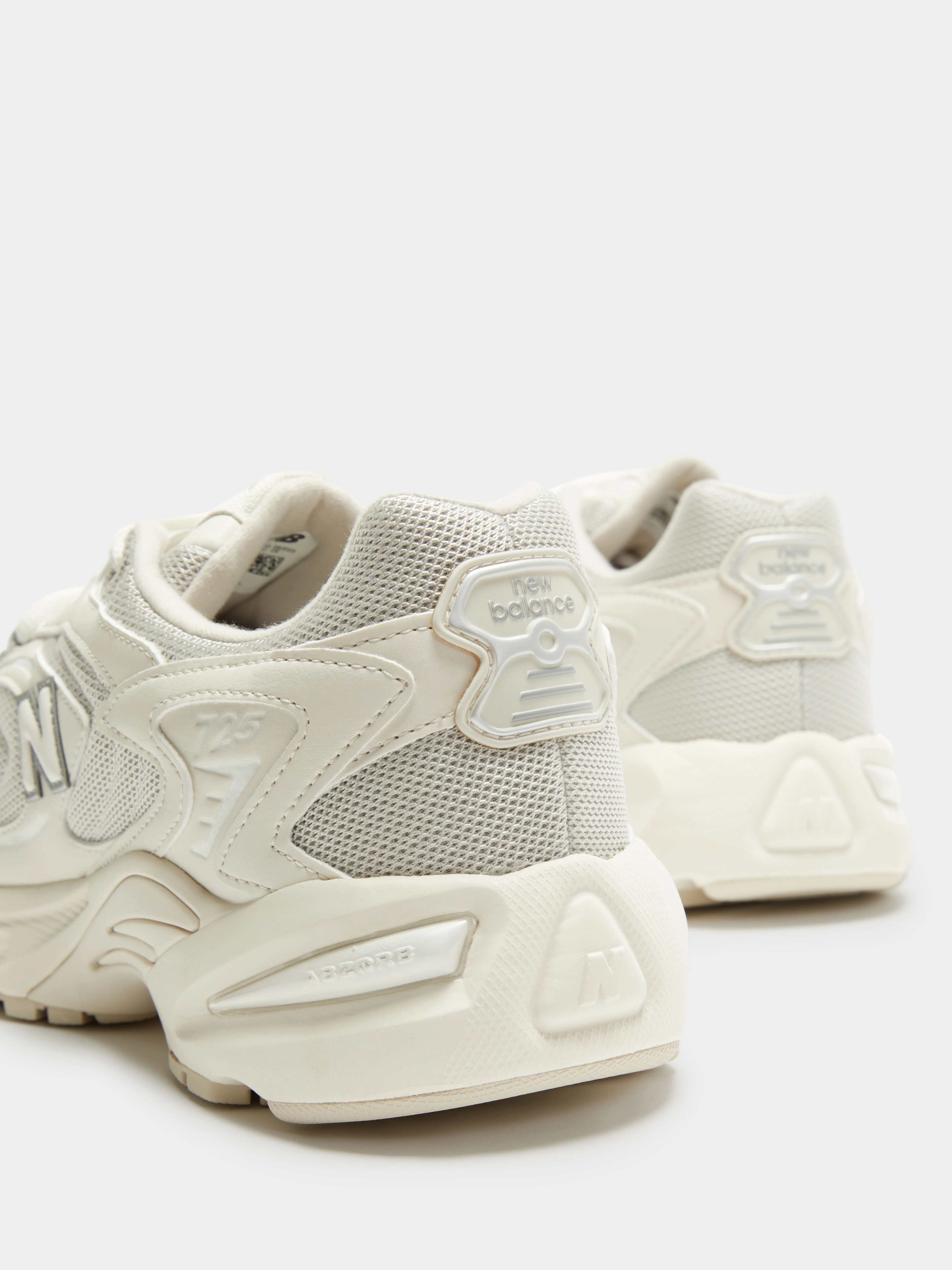 Unisex 725 Sneakers - Image 8
