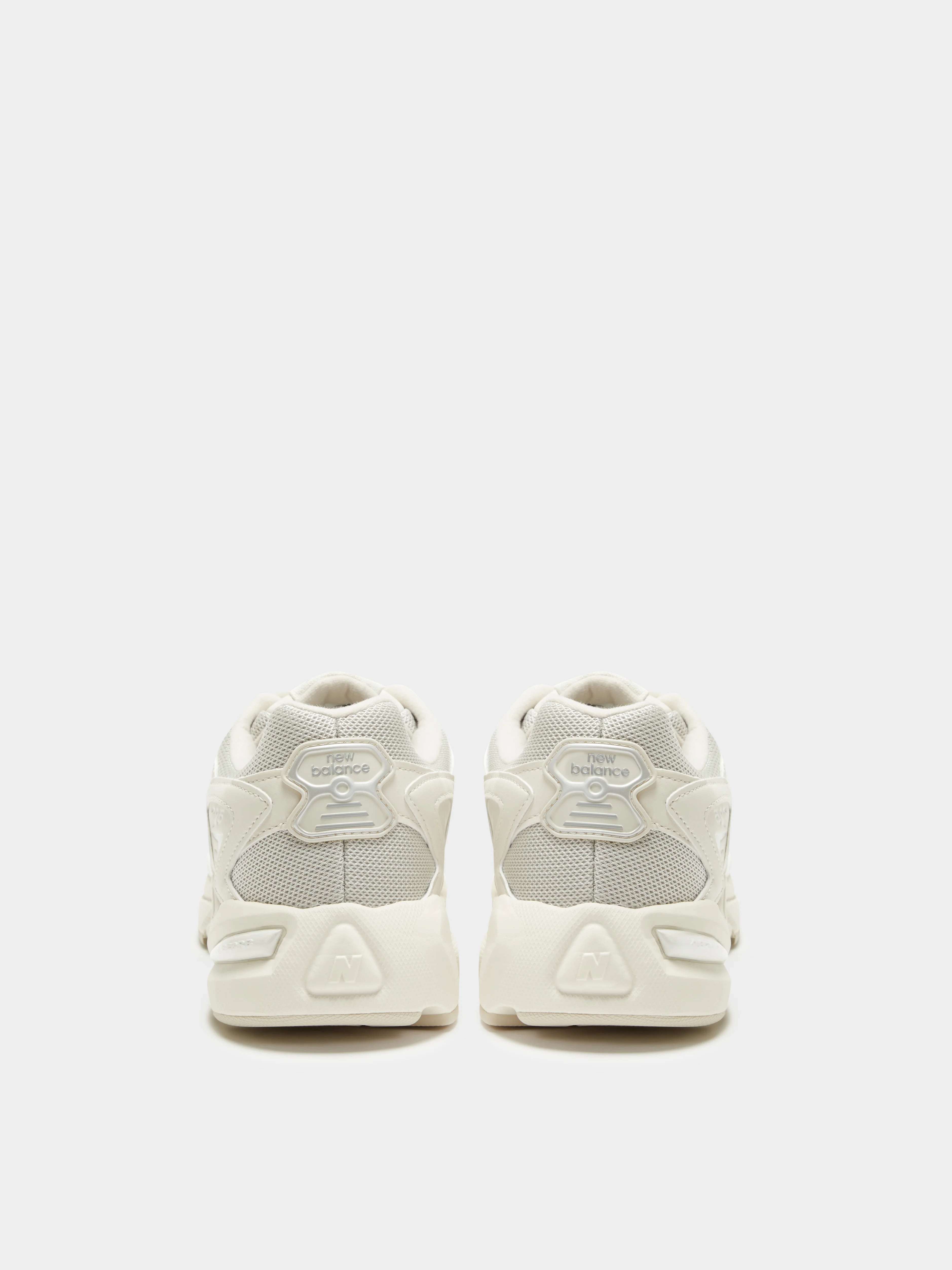 Unisex 725 Sneakers - Image 9