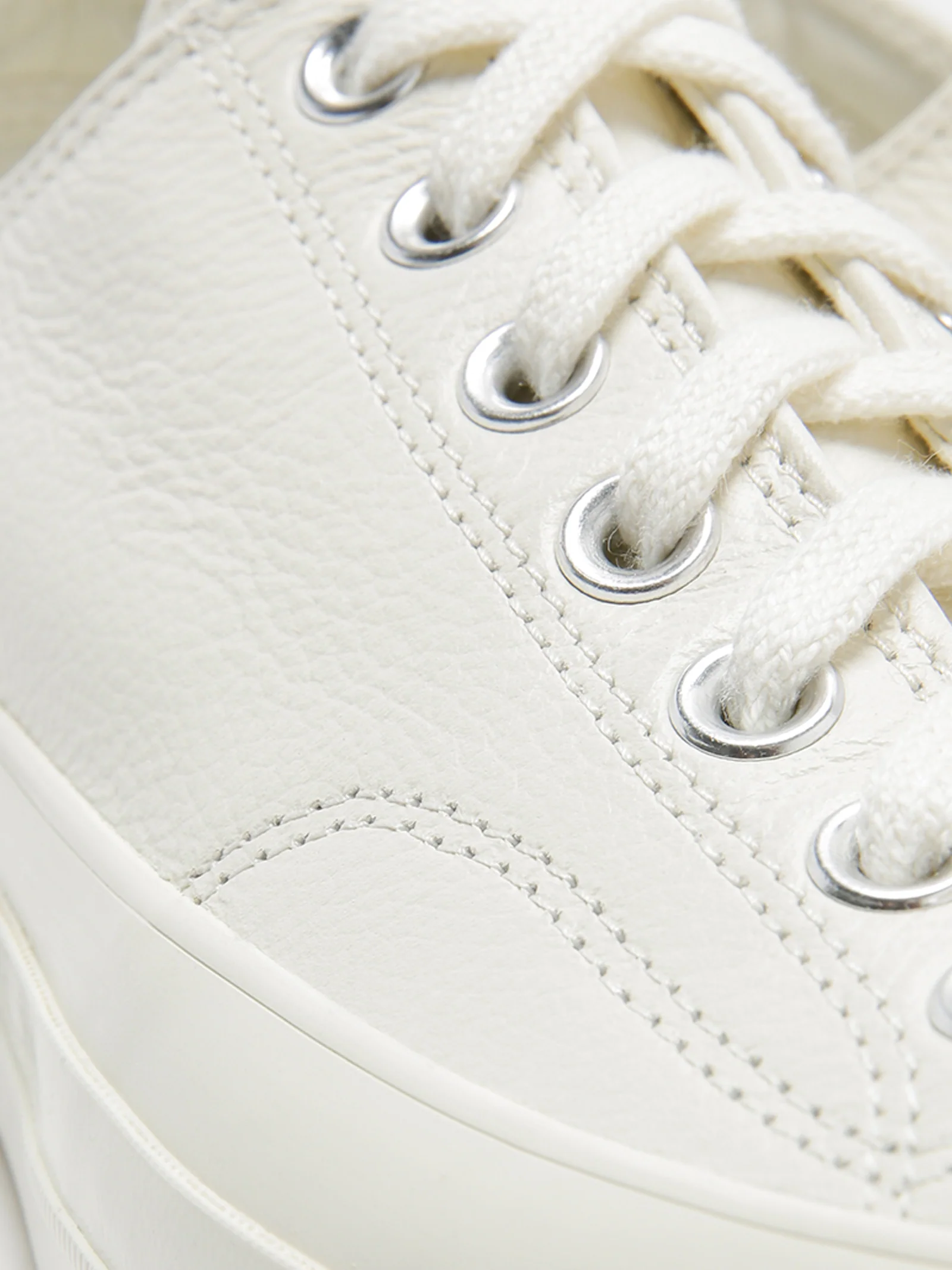 Unisex Chuck 70 Low Top Sneakers - Image 4