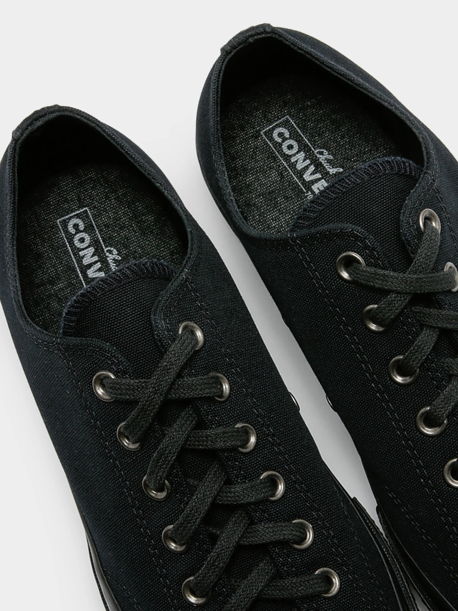 Unisex Chuck 70 Low Top Sneakers - Image 3