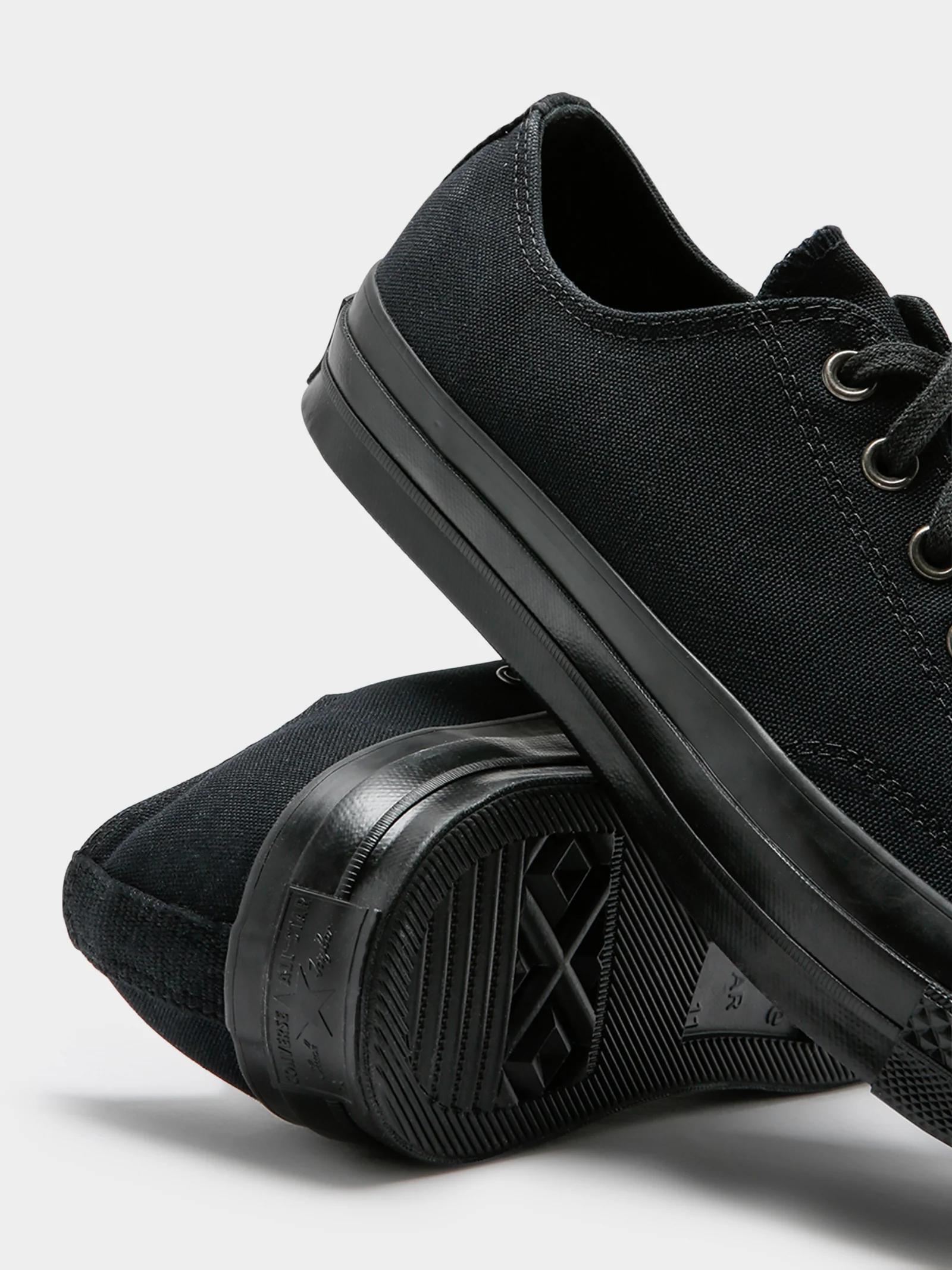 Unisex Chuck 70 Low Top Sneakers - Image 5