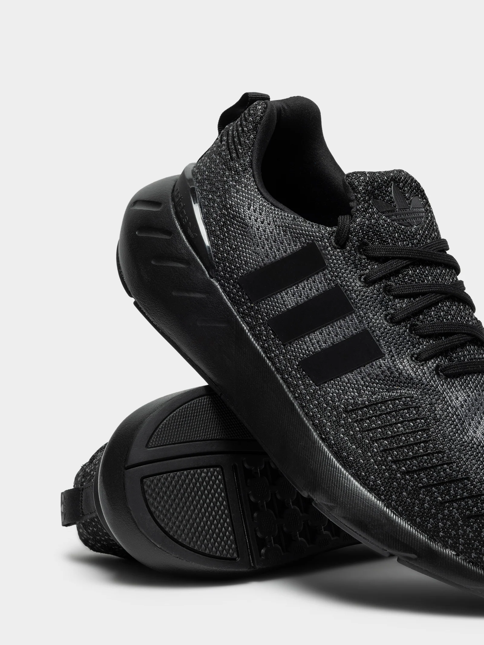 Unisex Swift Run 22 Sneakers - Image 5