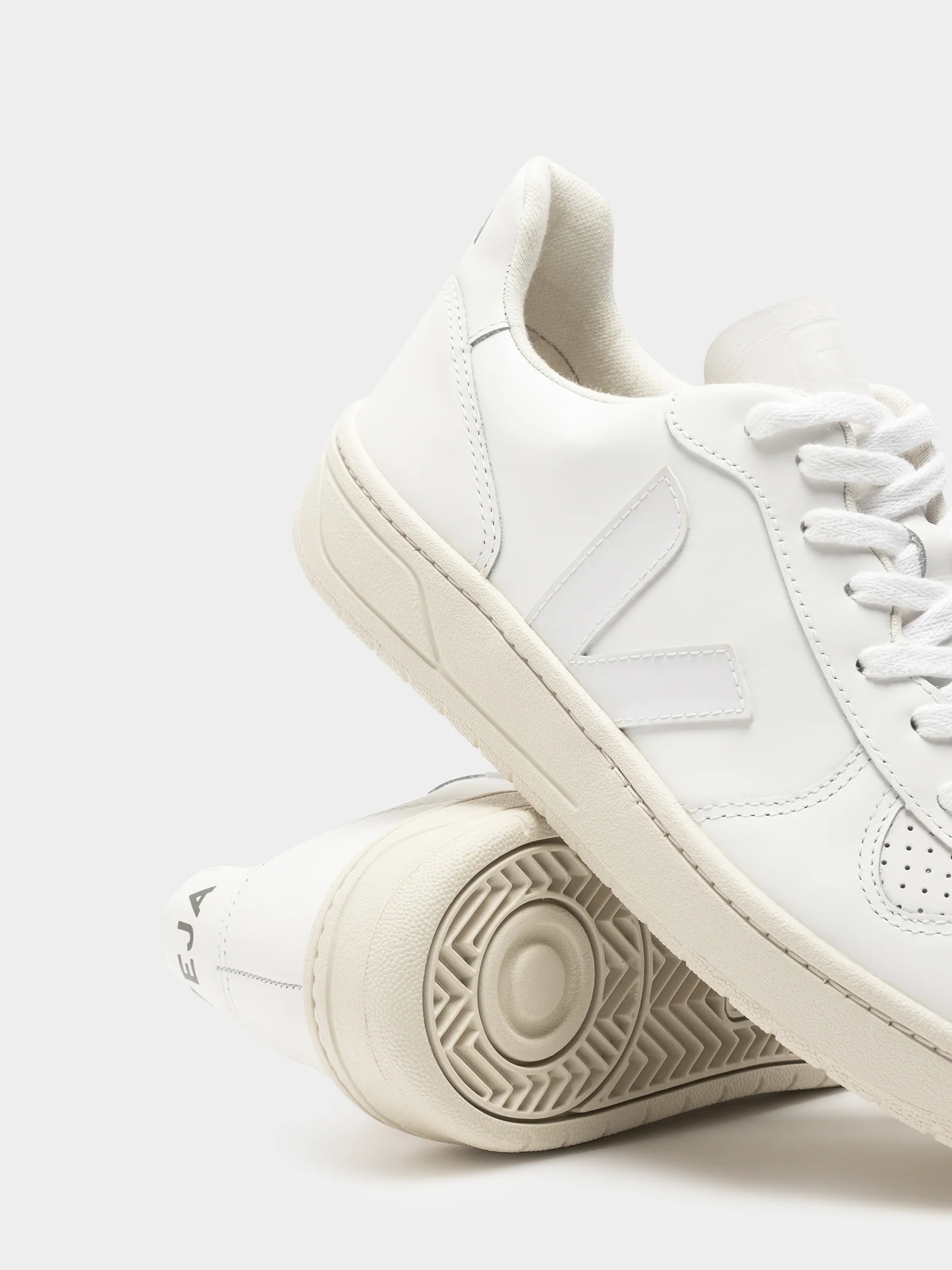 Unisex V-10 Leather Sneaker - Image 6