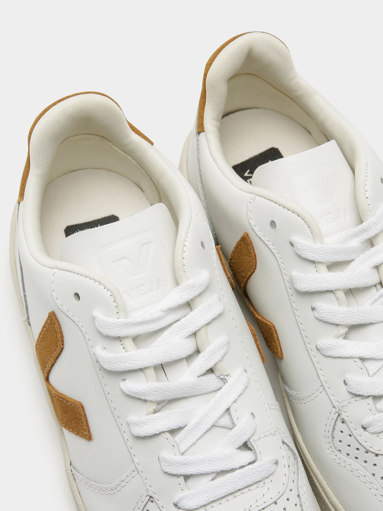 Unisex V-10 Leather Sneaker - Image 3