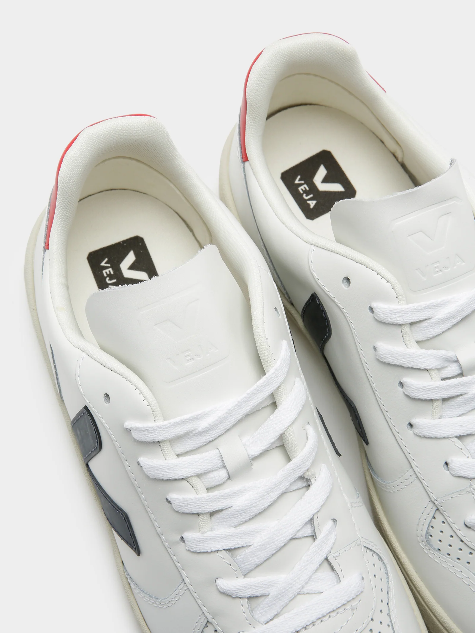 Unisex V-10 Leather Sneakers - Image 3