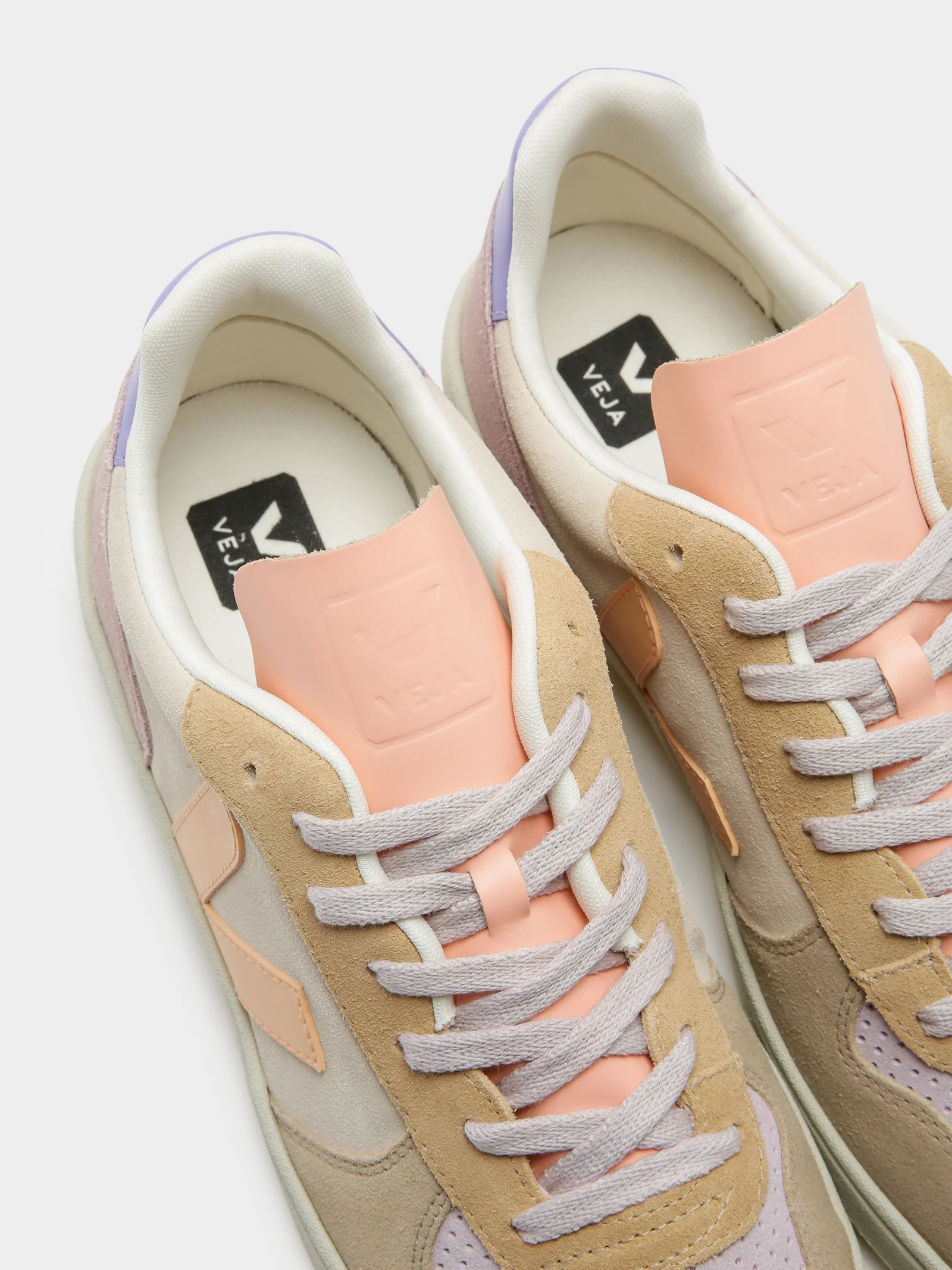 Unisex V-10 Leather Sneakers - Image 3