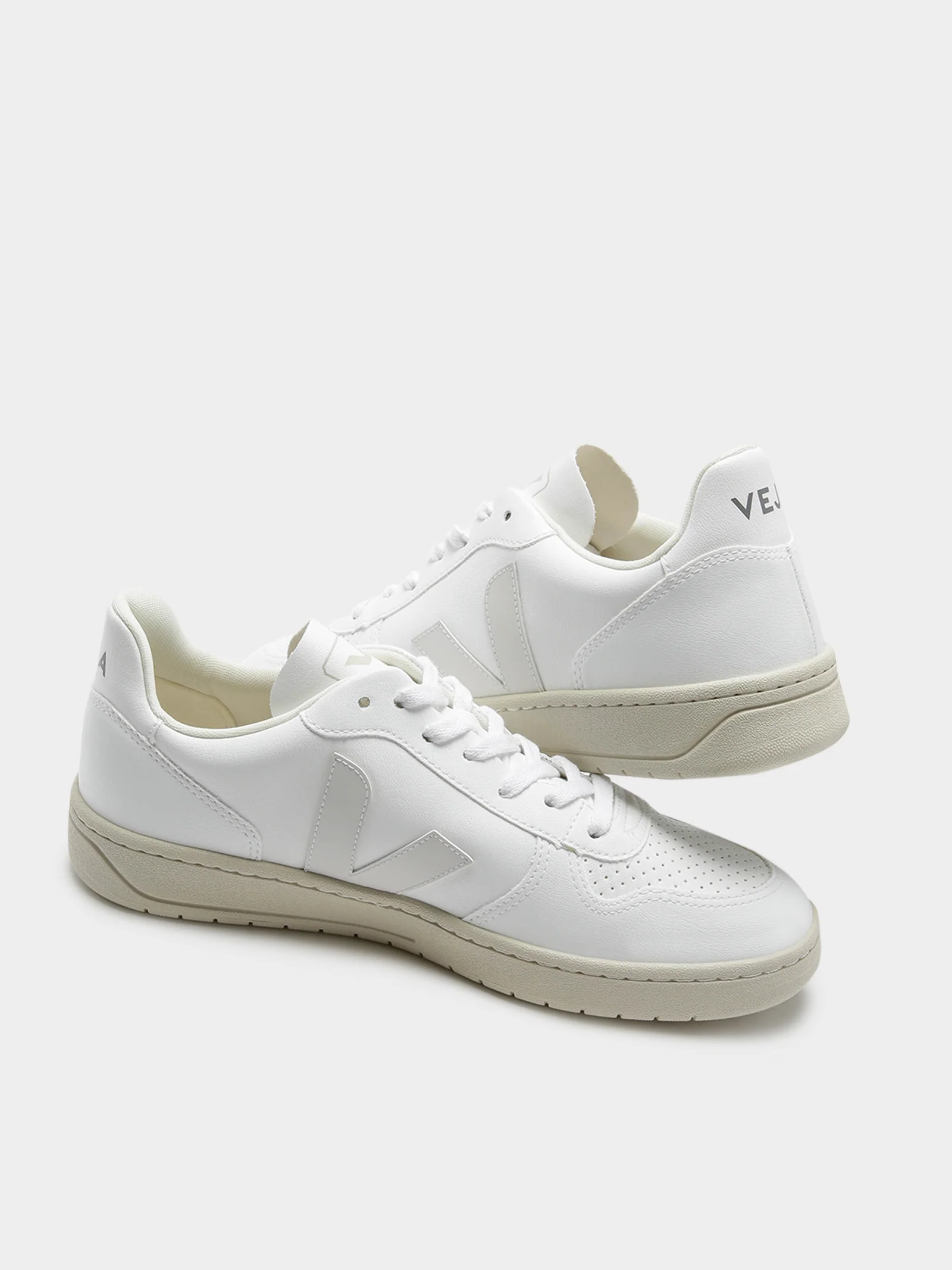 Unisex V-10 Leather Sneakers - Image 2