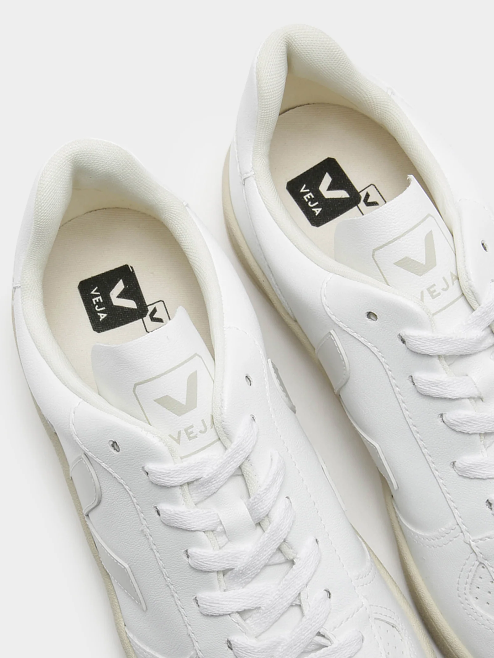 Unisex V-10 Leather Sneakers - Image 3