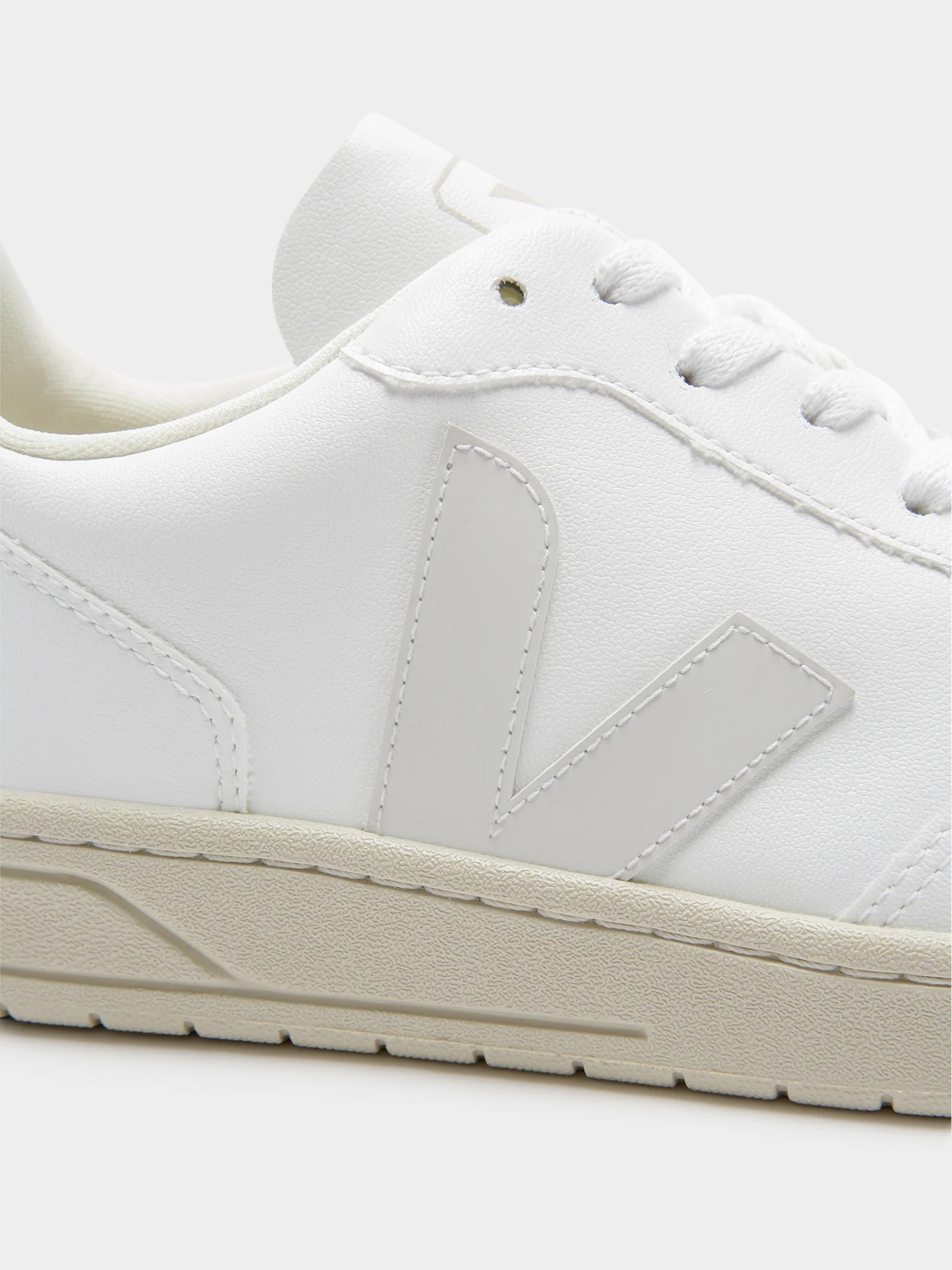 Unisex V-10 Leather Sneakers - Image 4