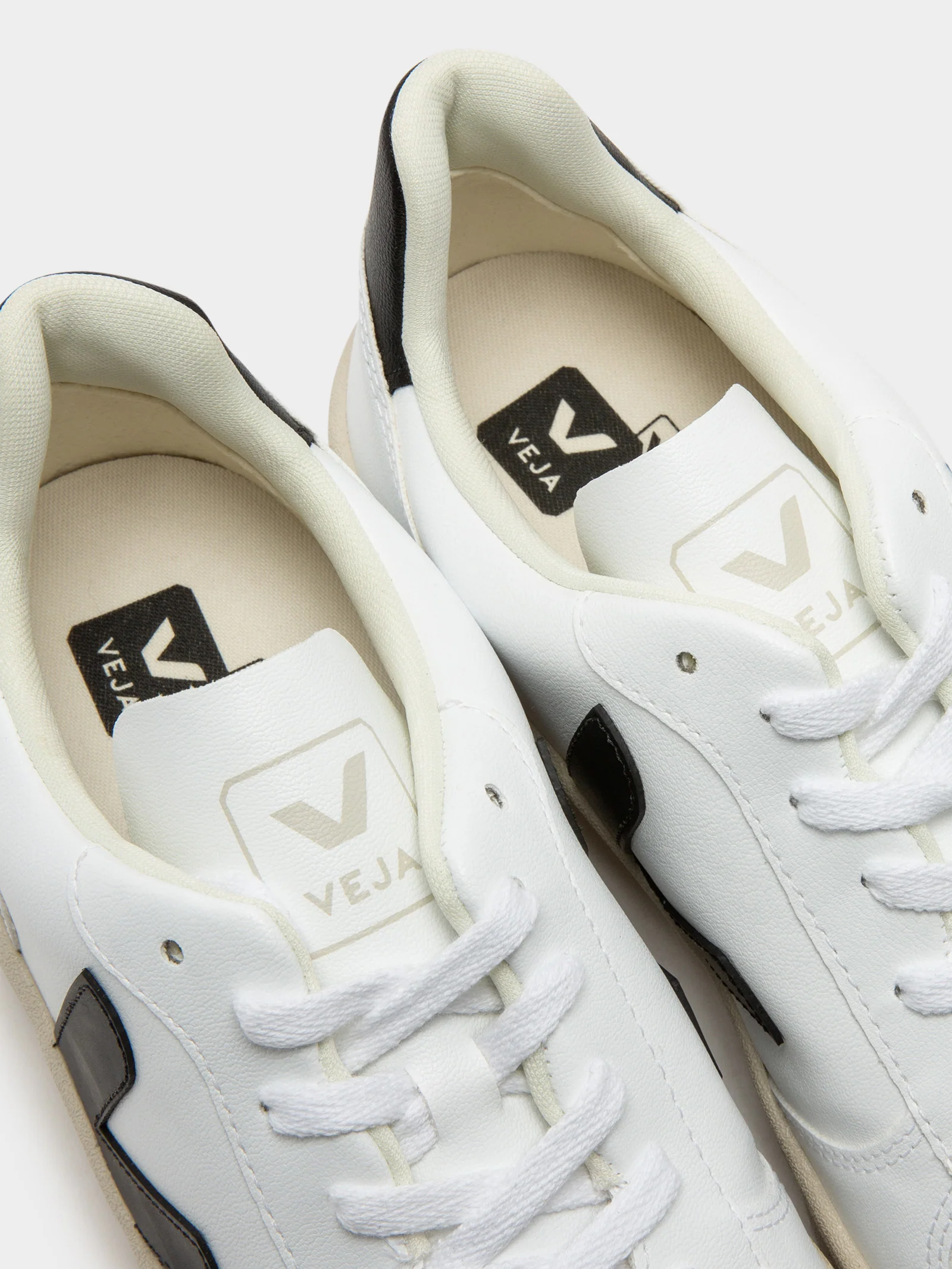 Unisex V-10 Leather Sneakers - Image 3