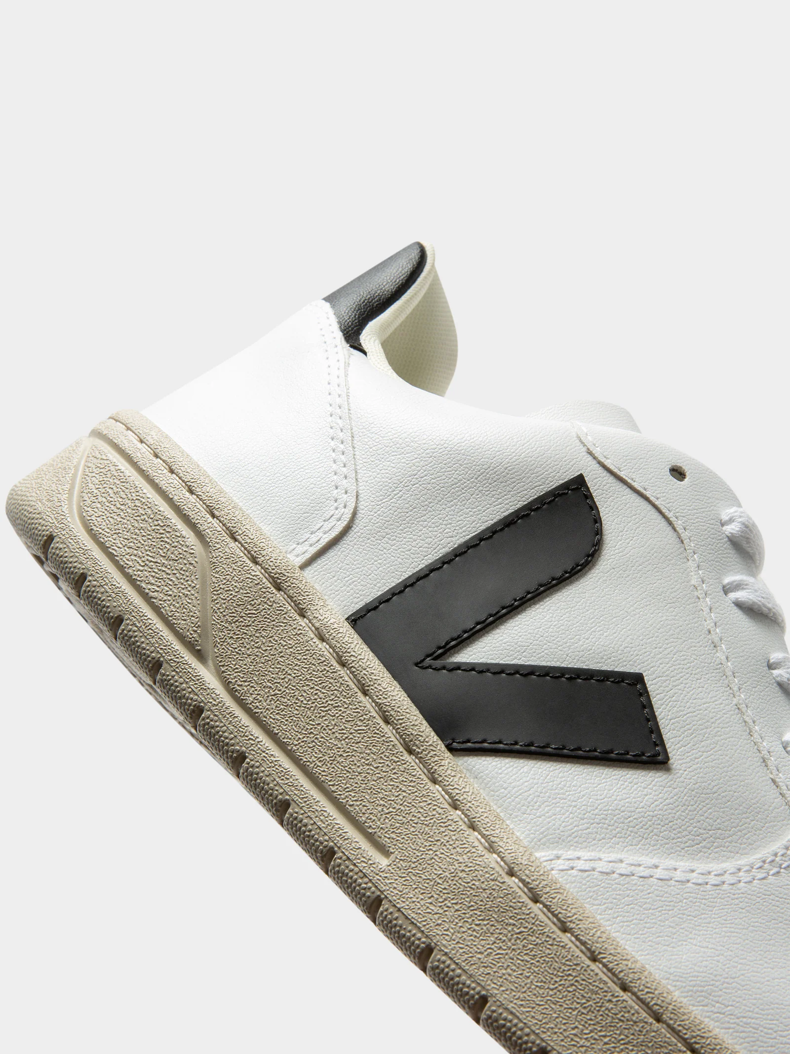 Unisex V-10 Leather Sneakers - Image 4