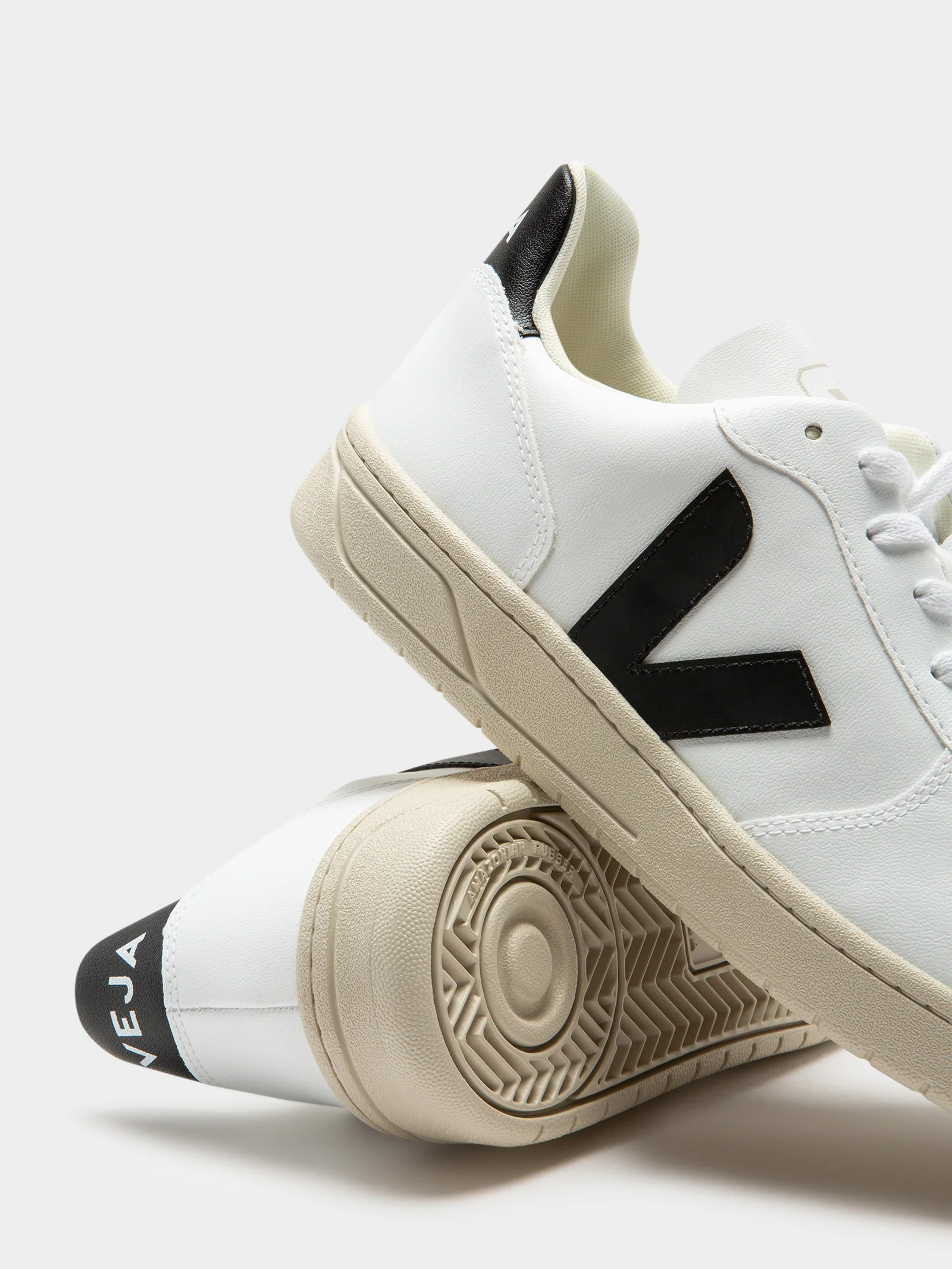 Unisex V-10 Leather Sneakers - Image 5