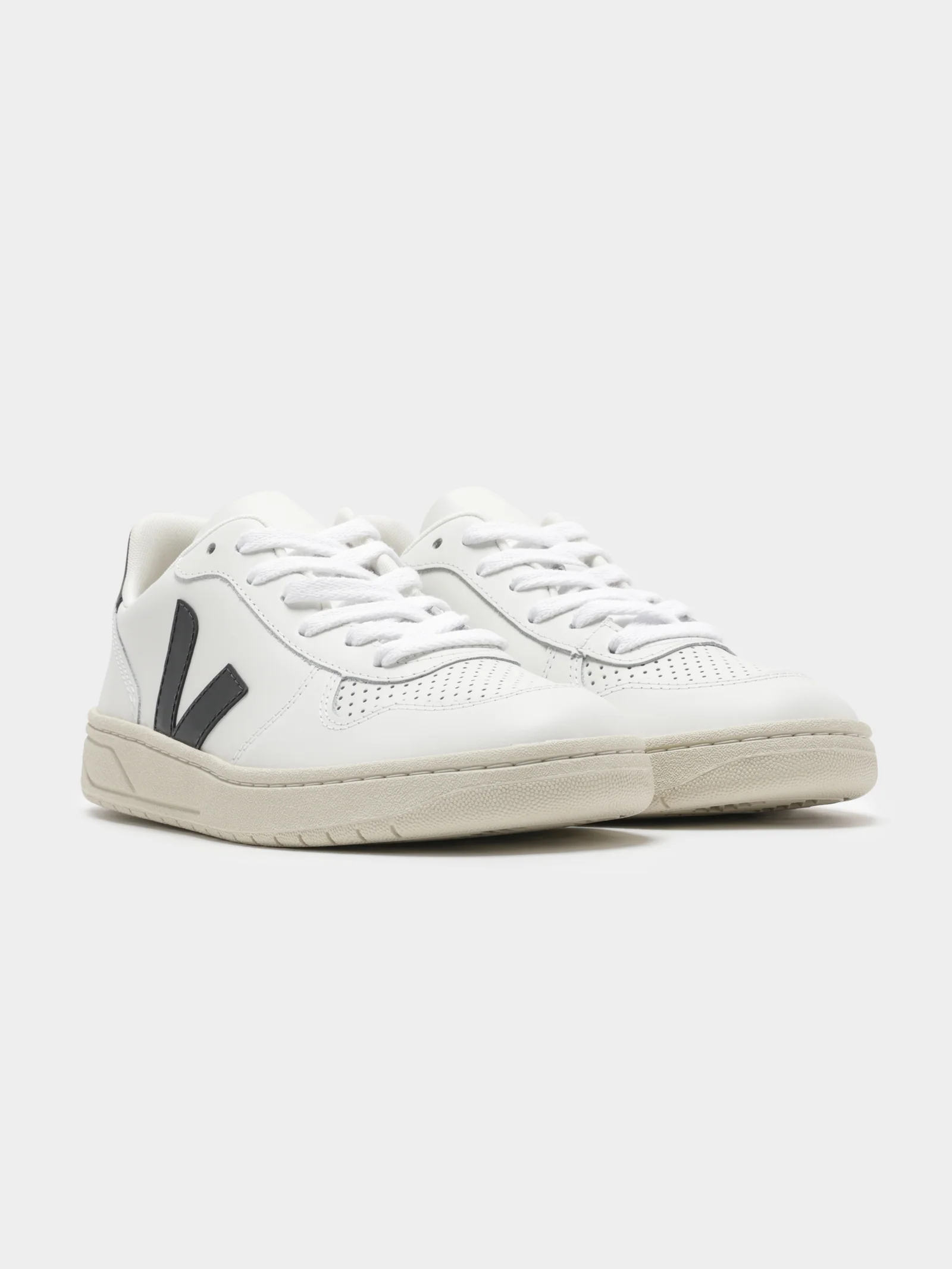 Unisex V-10 Leather Sneakers - Image 2